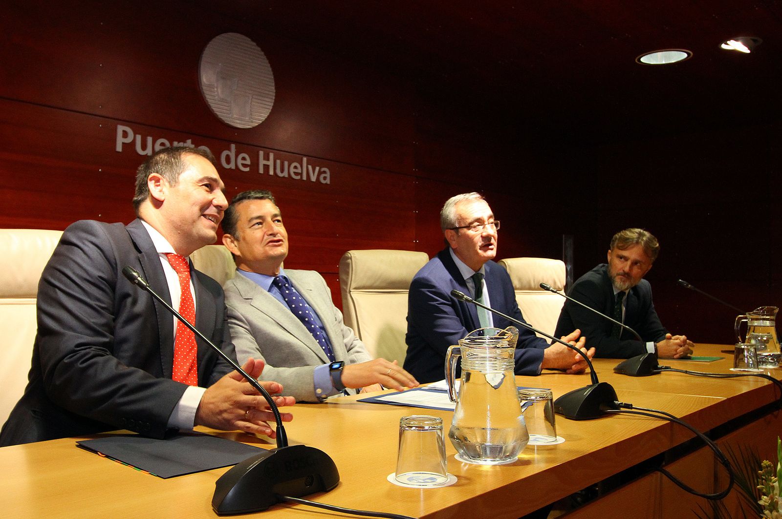 Imágenes de la toma de posesión del nuevo presidente del Puerto de Huelva, José Luis Ramos.