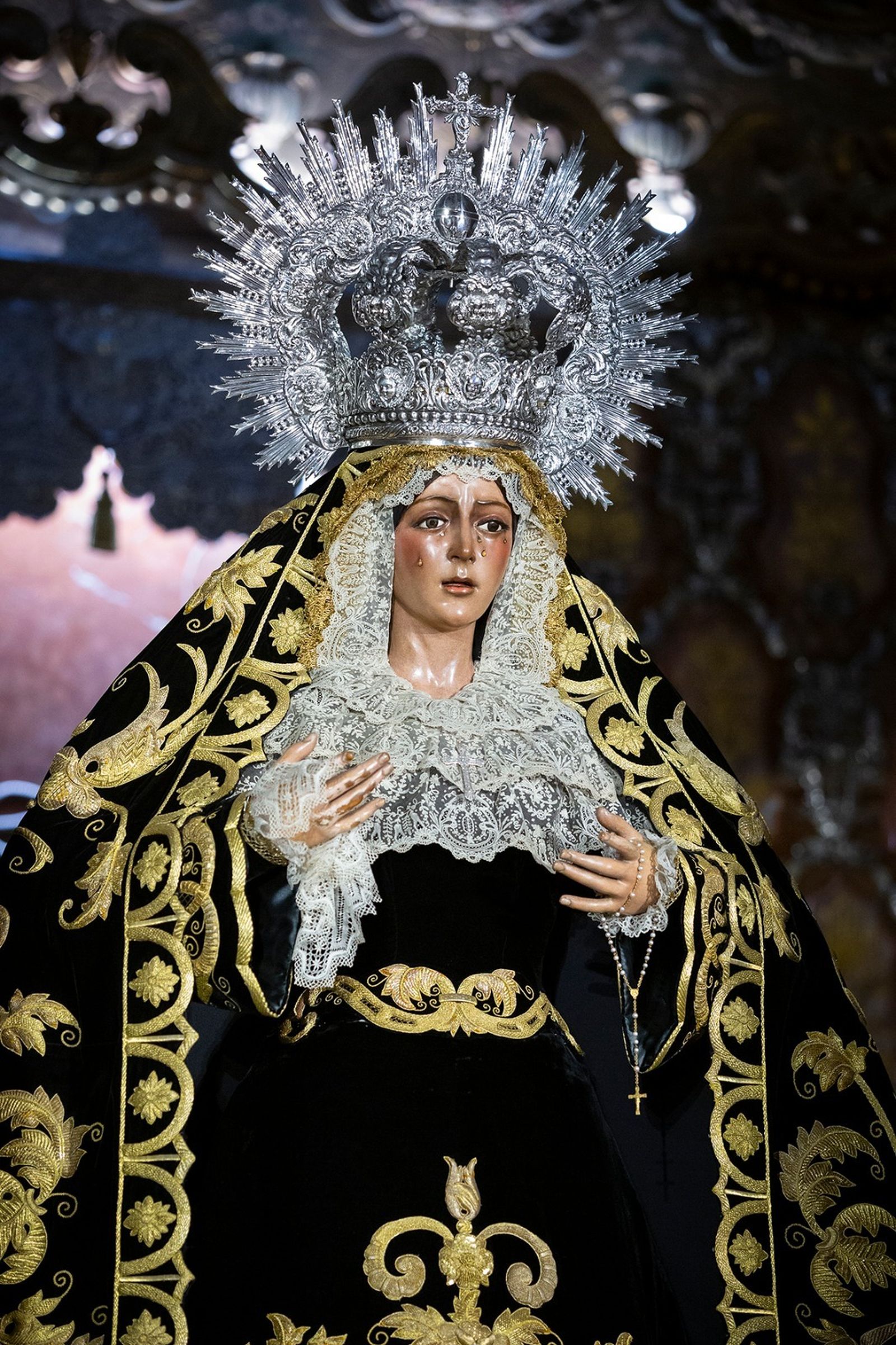 La Macarena con su nueva corona.