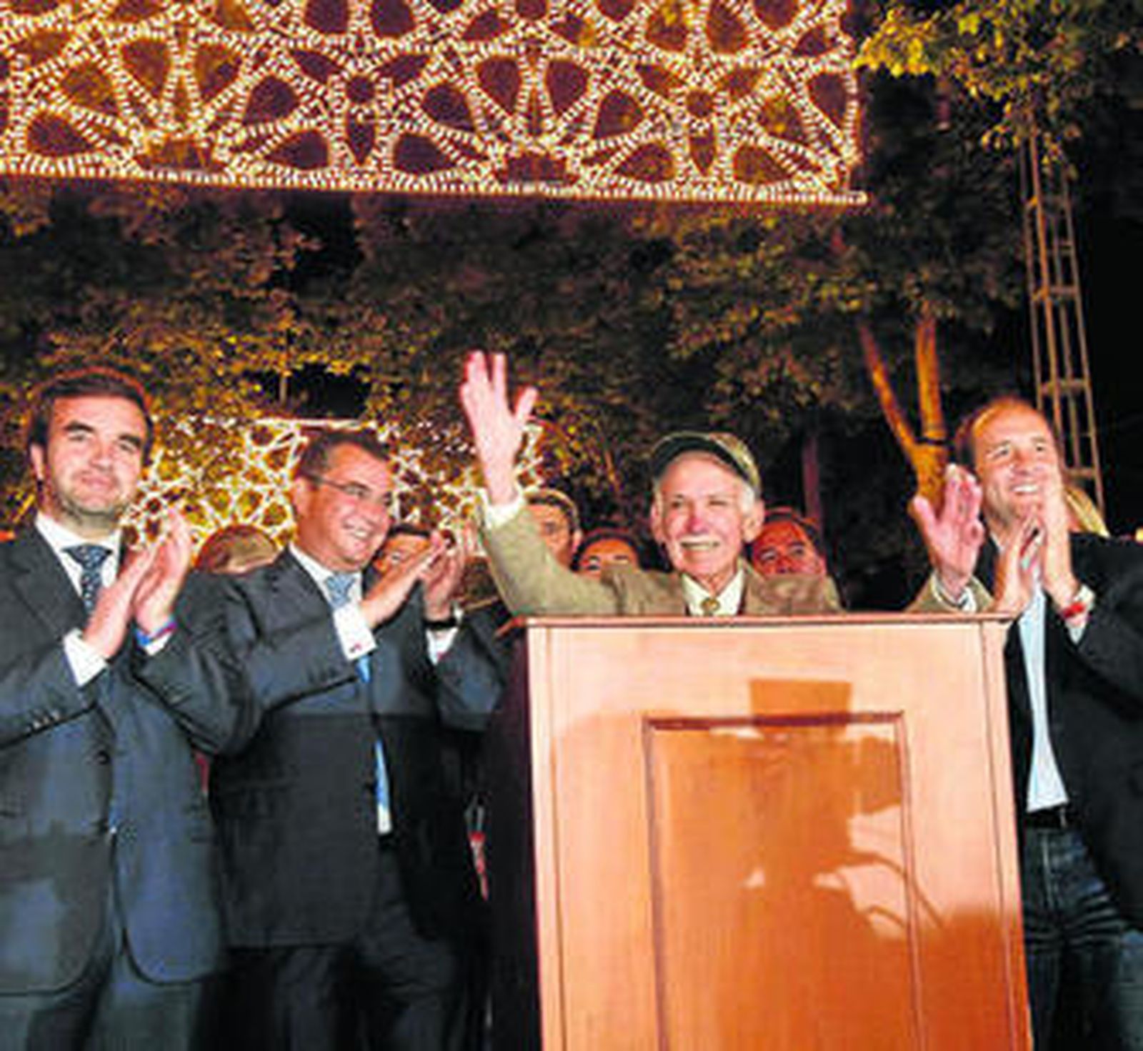 Alfonso Colmenares fue el encargado de inaugurar el alumbrado de Las Banderas.