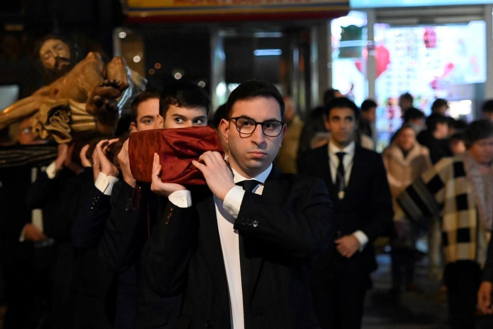 Las imágenes de los vía crucis del primer viernes de Cuaresma en Córdoba