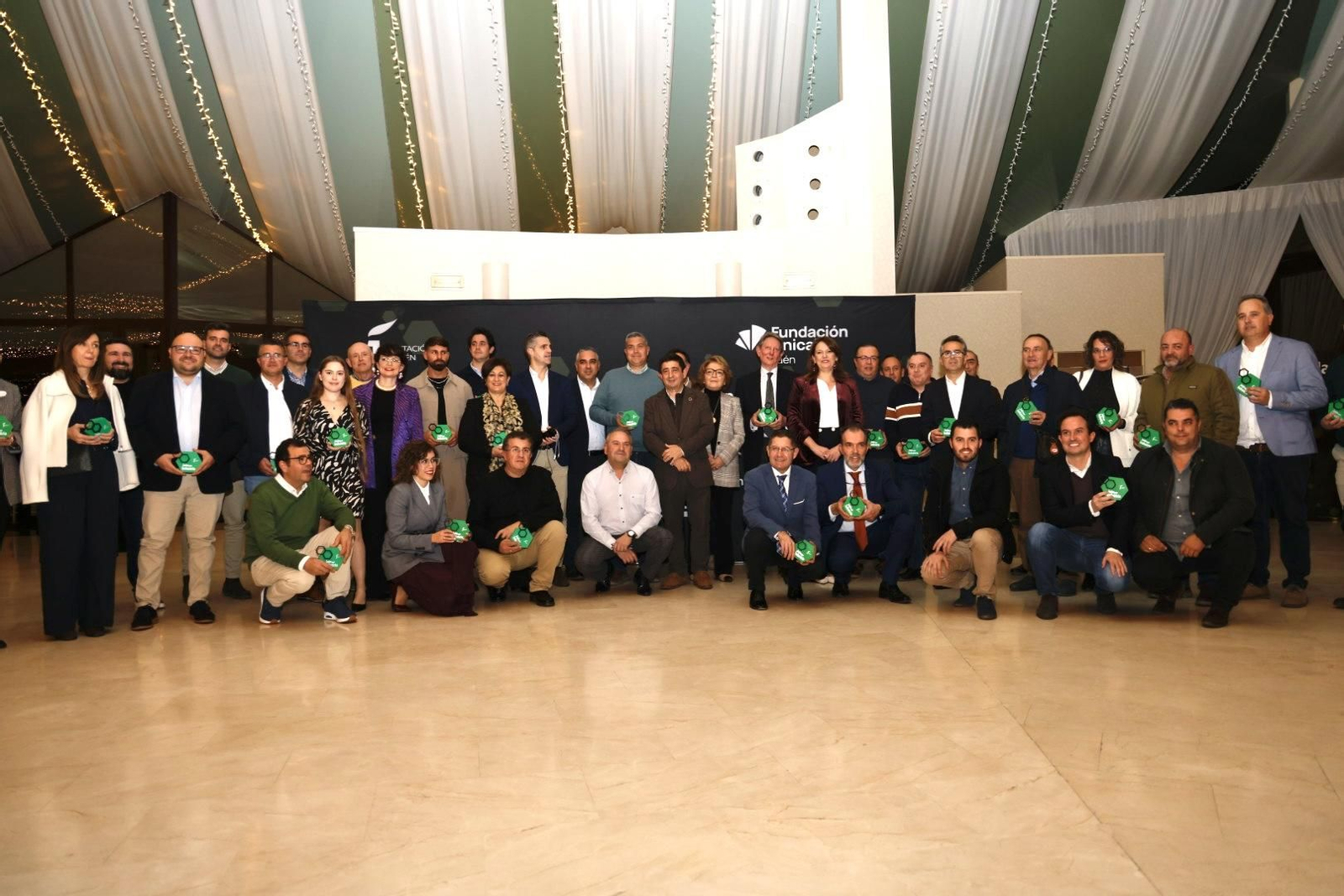 Foto de familia junto a los premiados del III Encuentro provincial de Jaén por Industria