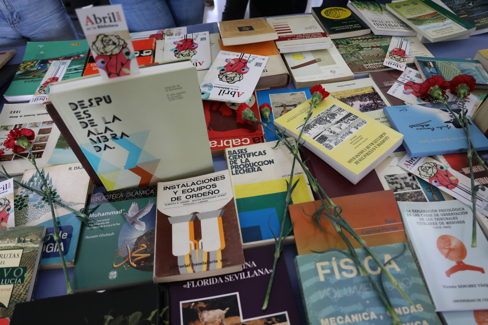 La Universidad de Córdoba celebra el Día del Libro, en imágenes
