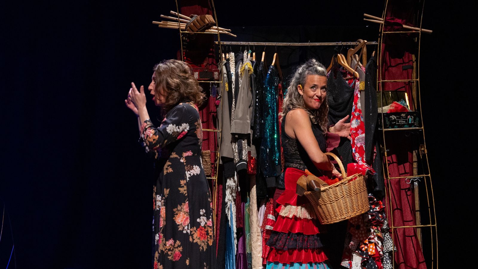 Representación de la obra 'Las Poderío' en el Real Teatro de las Cortes con motivo del 8M en San Fernando