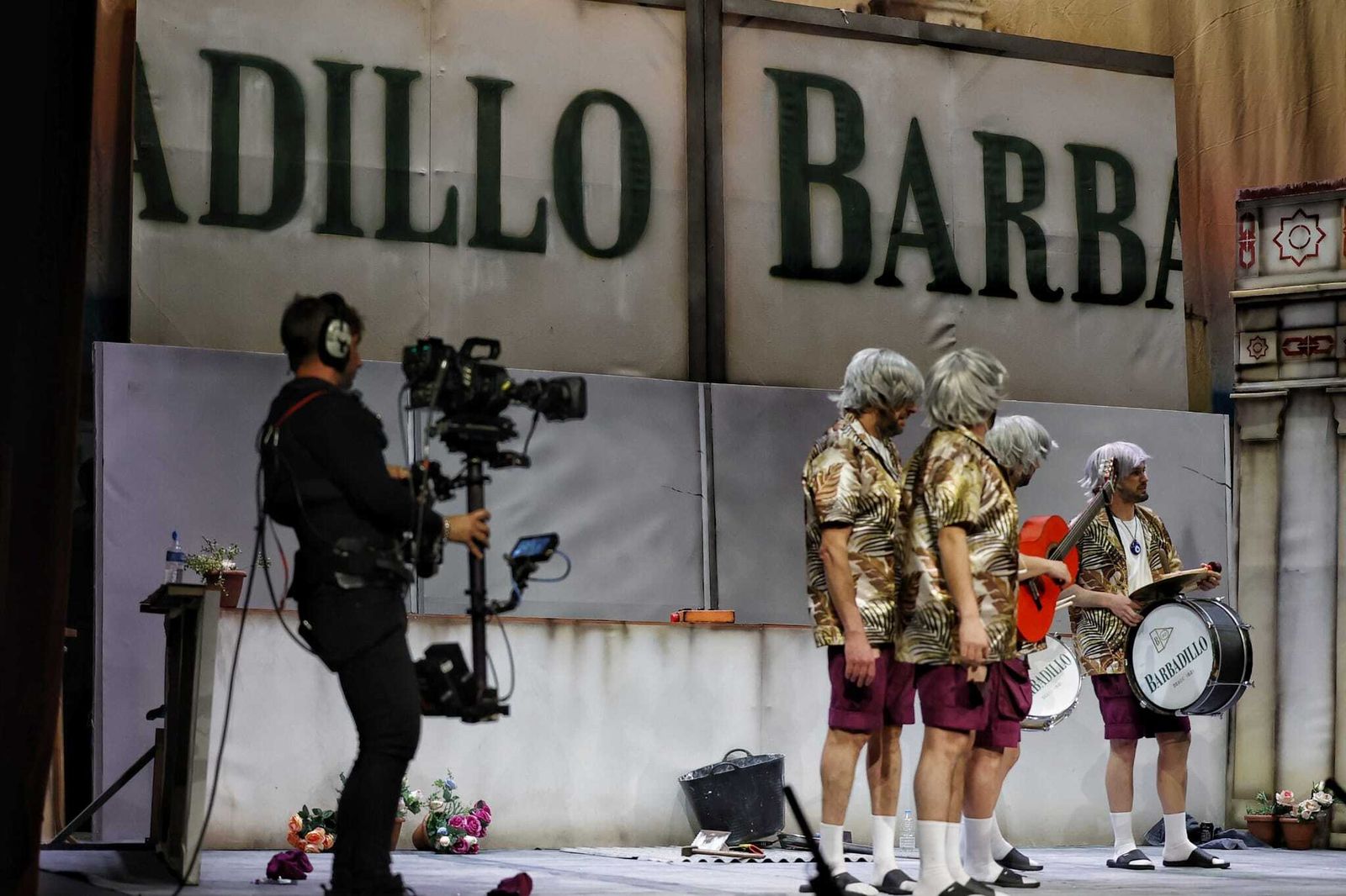 Parte de la escenografía de 'To me pasa a mí, los desgraciaítos'.