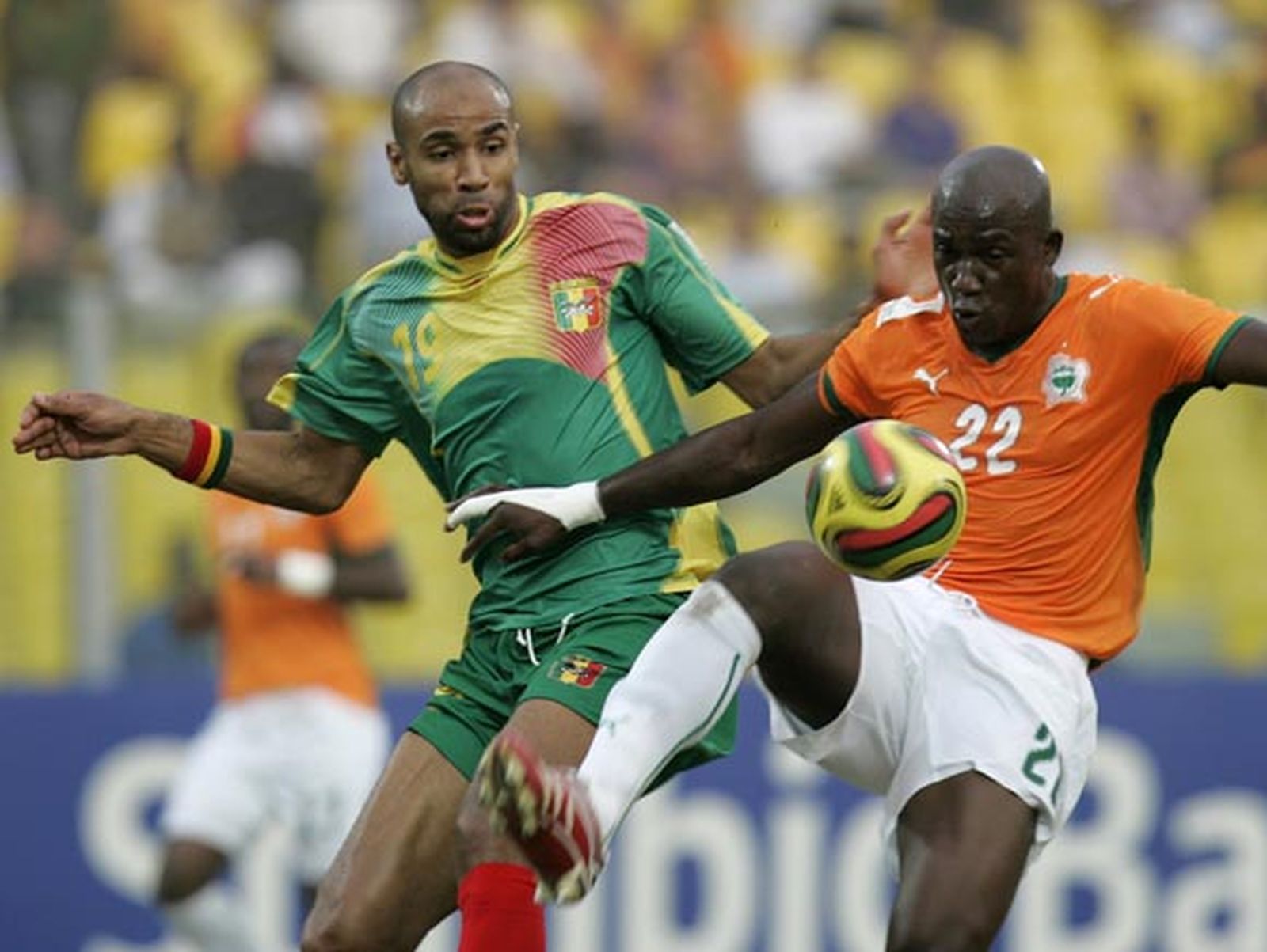 Kanoute asegura que regresa lesionado de la Copa de África