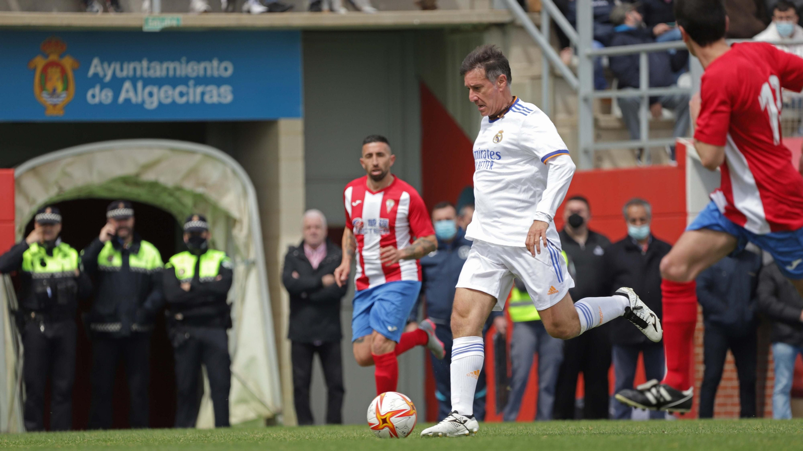 La mejores fotos del Algeciras - Real Madrid veteranos