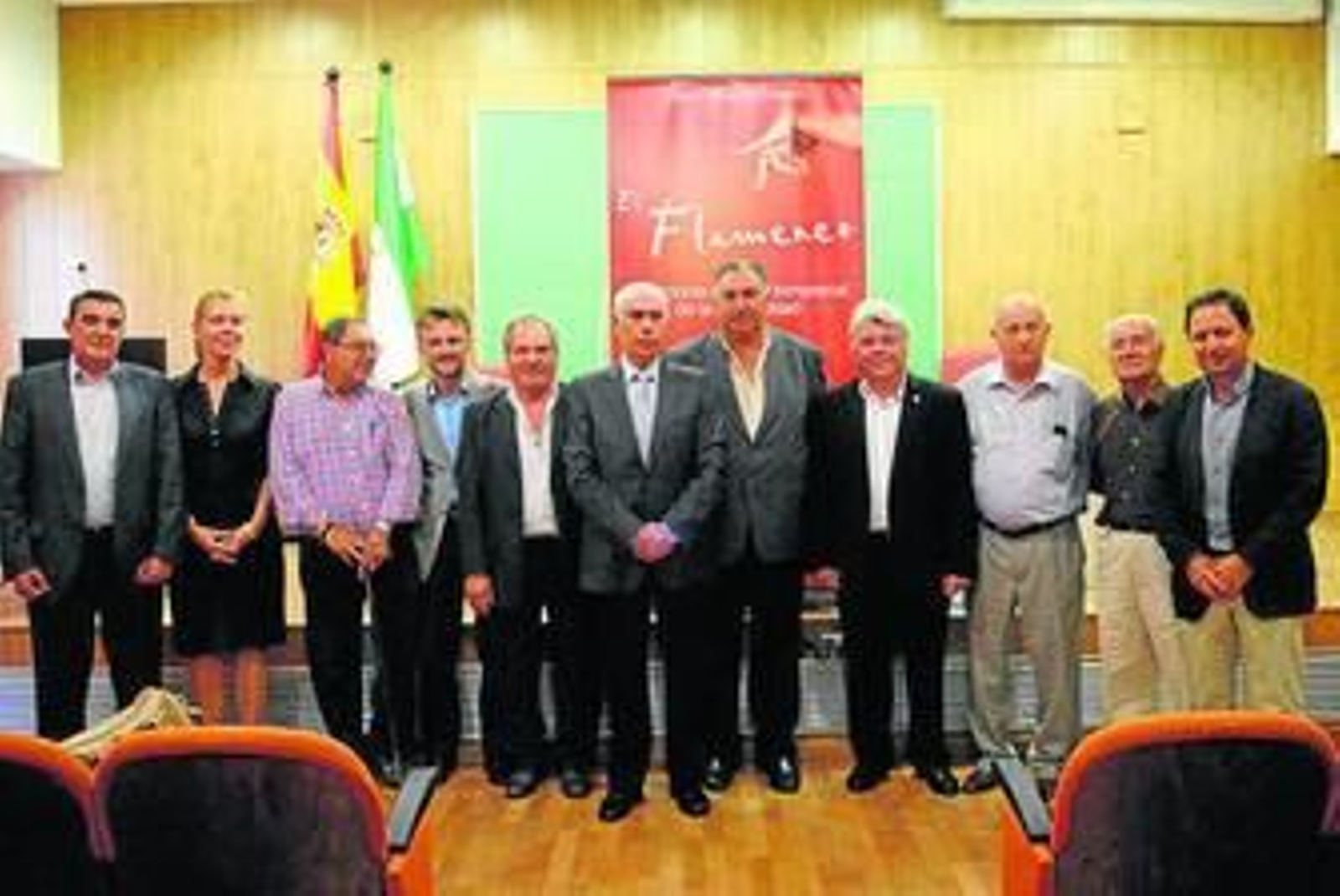 El consejero de Cultura, con los firmantes del convenio.