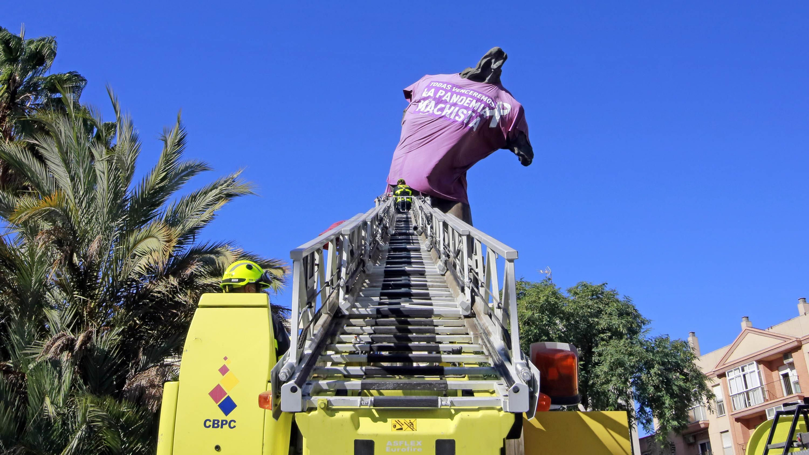 Imágenes del Minotauro vestido contra la Violencia de Género