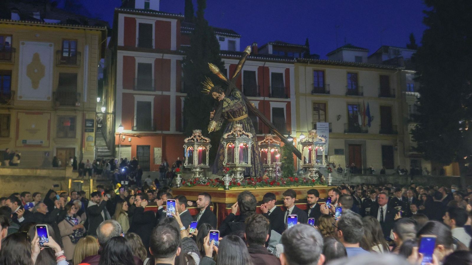 Fotogalería: Vía Crucis Hermandad de la Esperanza 2025