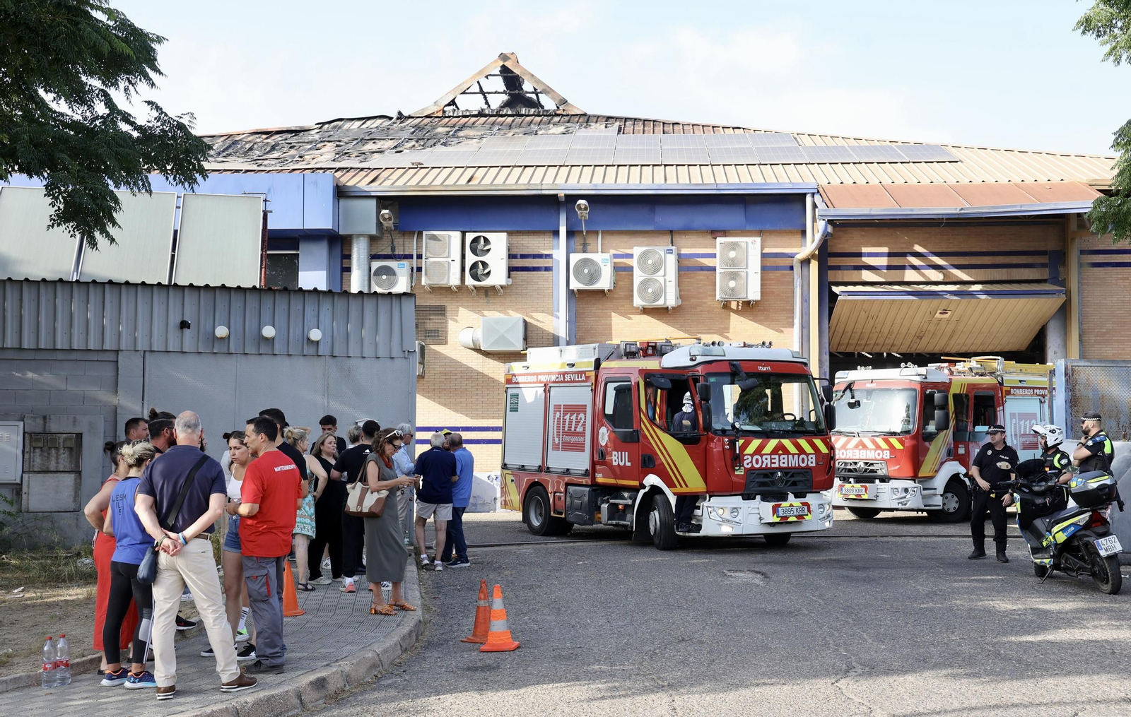 Incendio en el gimnasio Lowfit de Castilleja de la Cuesta