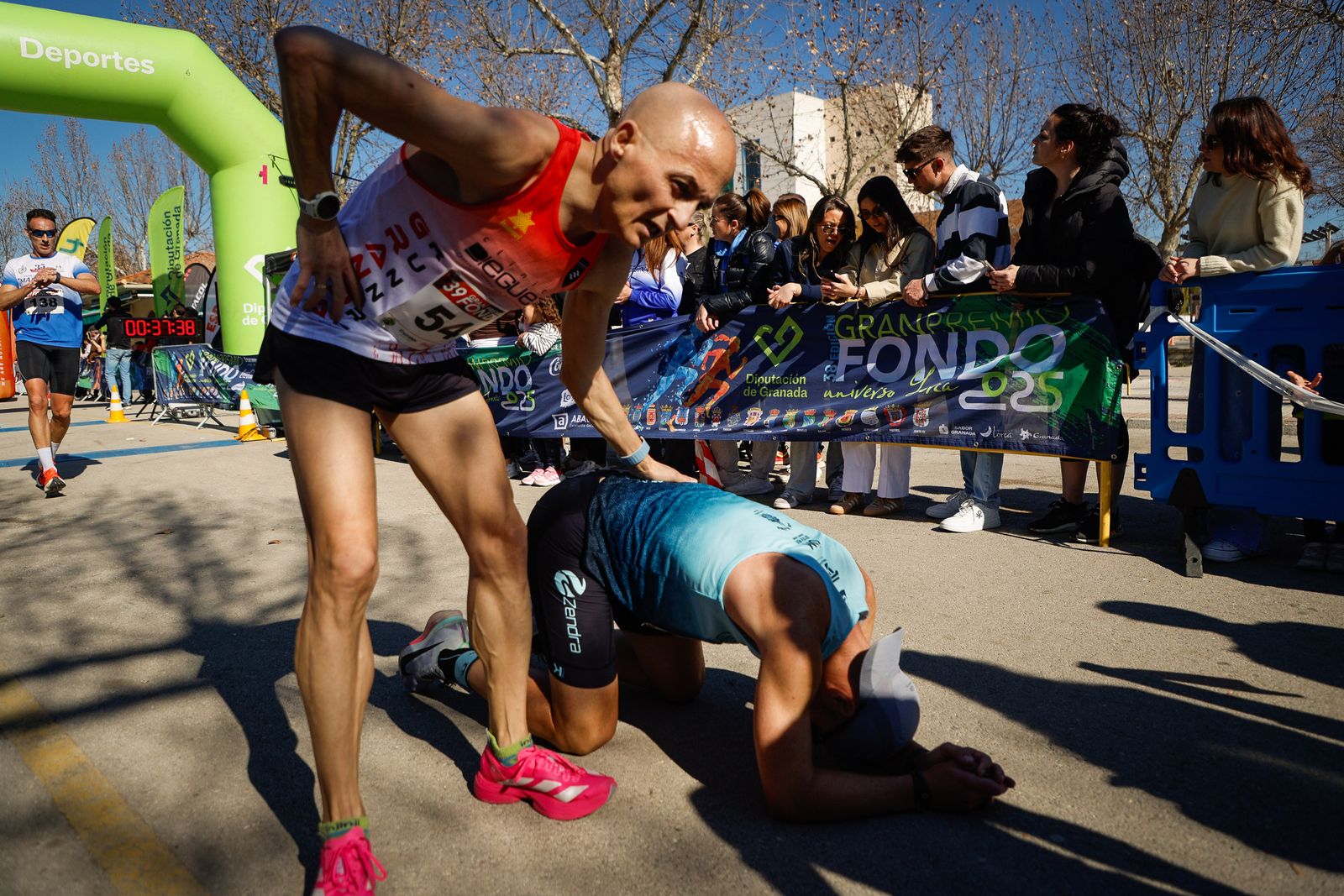 Encuéntrate en el inicio en Albolote del Gran Premio de Fondo de la Diputación