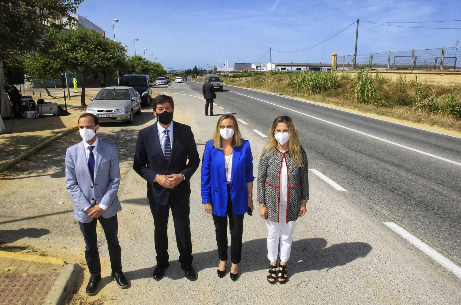 El vicepresidente de la Junta, el alcalde de Sanlúcar y otras autoridades, en la presentación del proyecto.