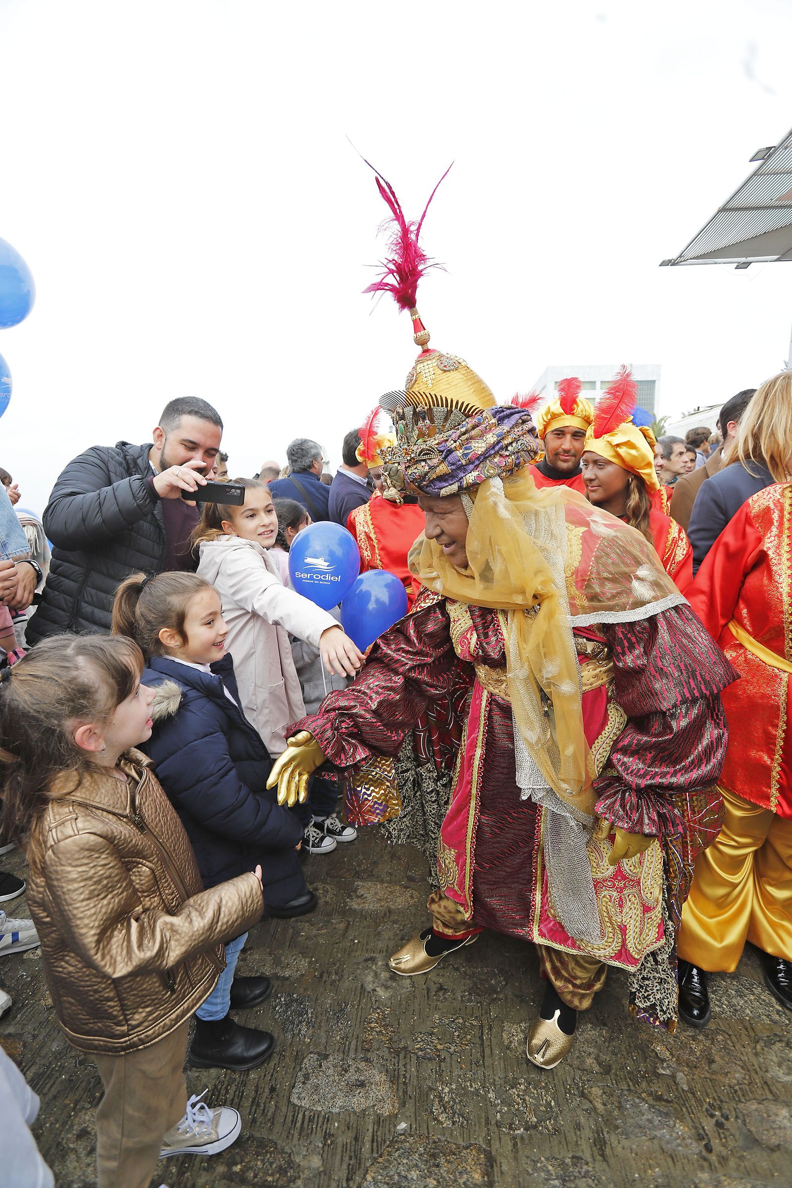 Imágenes de la mágica llegada de los Reyes Magos y la Estrella de la Ilusión a Huelva en barco