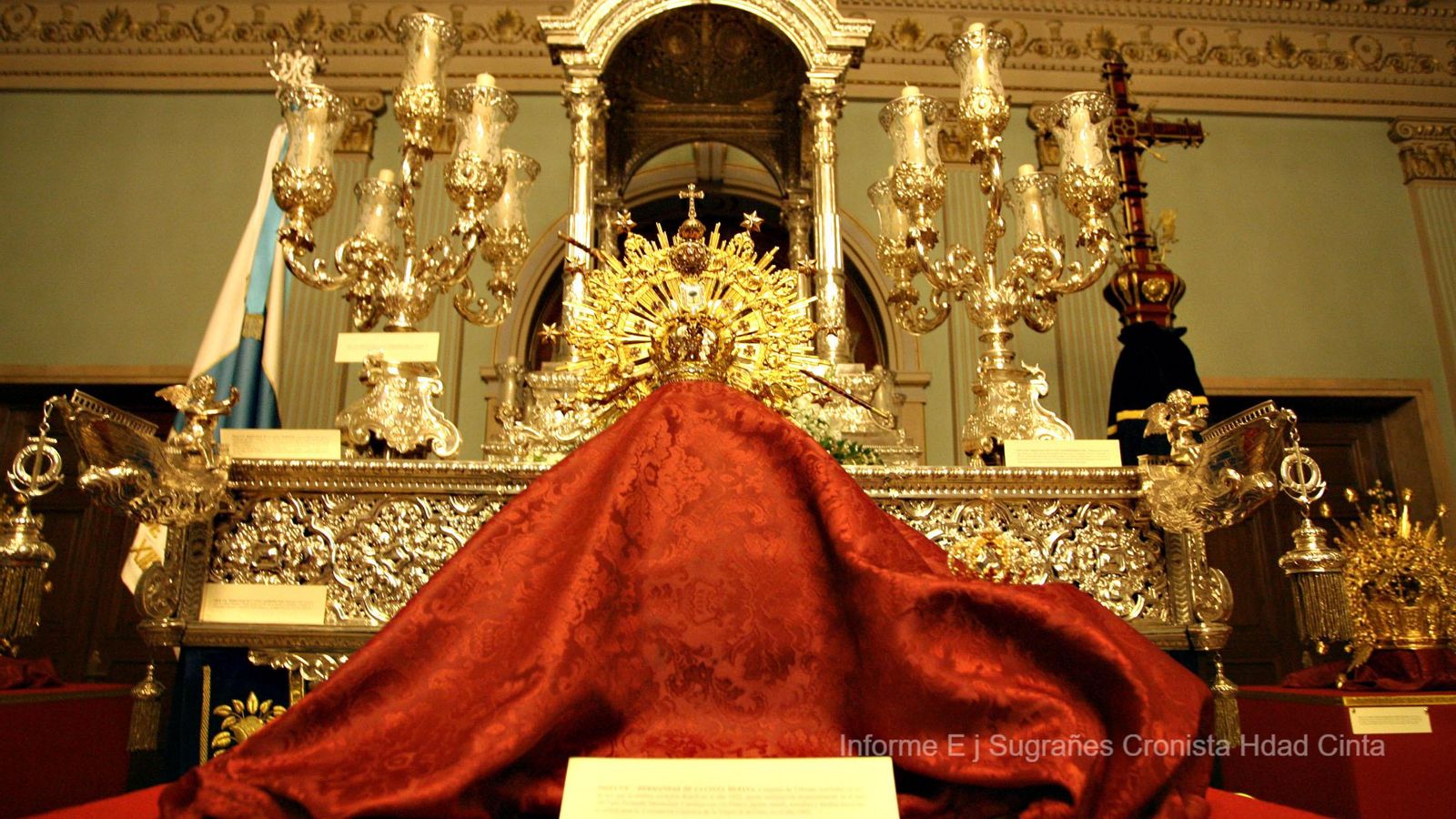 Exposición del patrimonio de la Hermandad de la Cinta  en el Salón de Plenos del Ayuntamiento de Huelva. 2014.