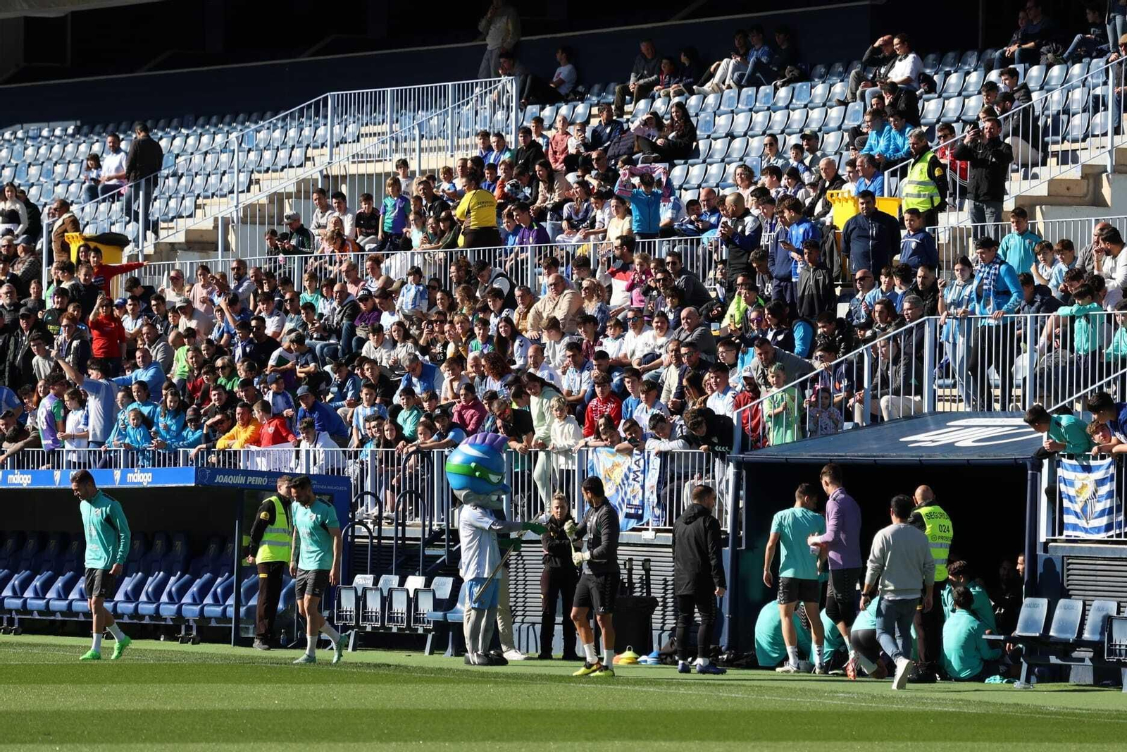 Búscate en las fotos del entrenamiento del Málaga abierto a la afición