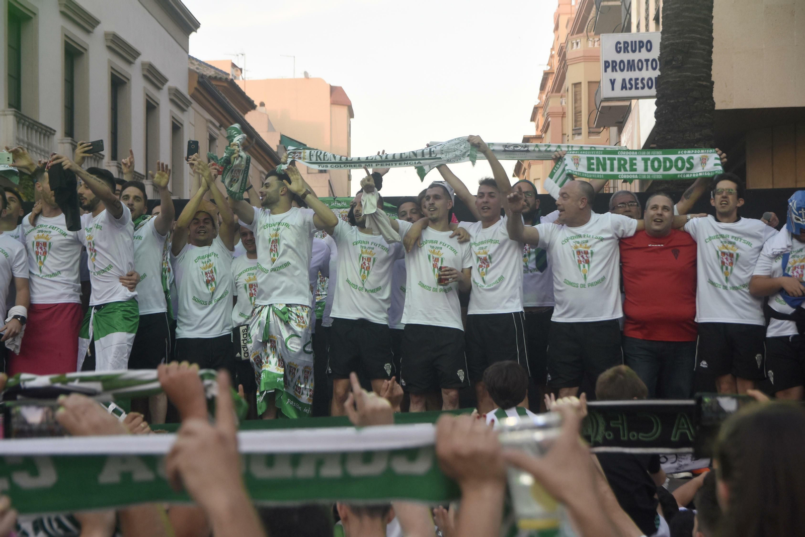 Las fotos de la fiesta del ascenso del Córdoba CF Futsal en las Tendillas.