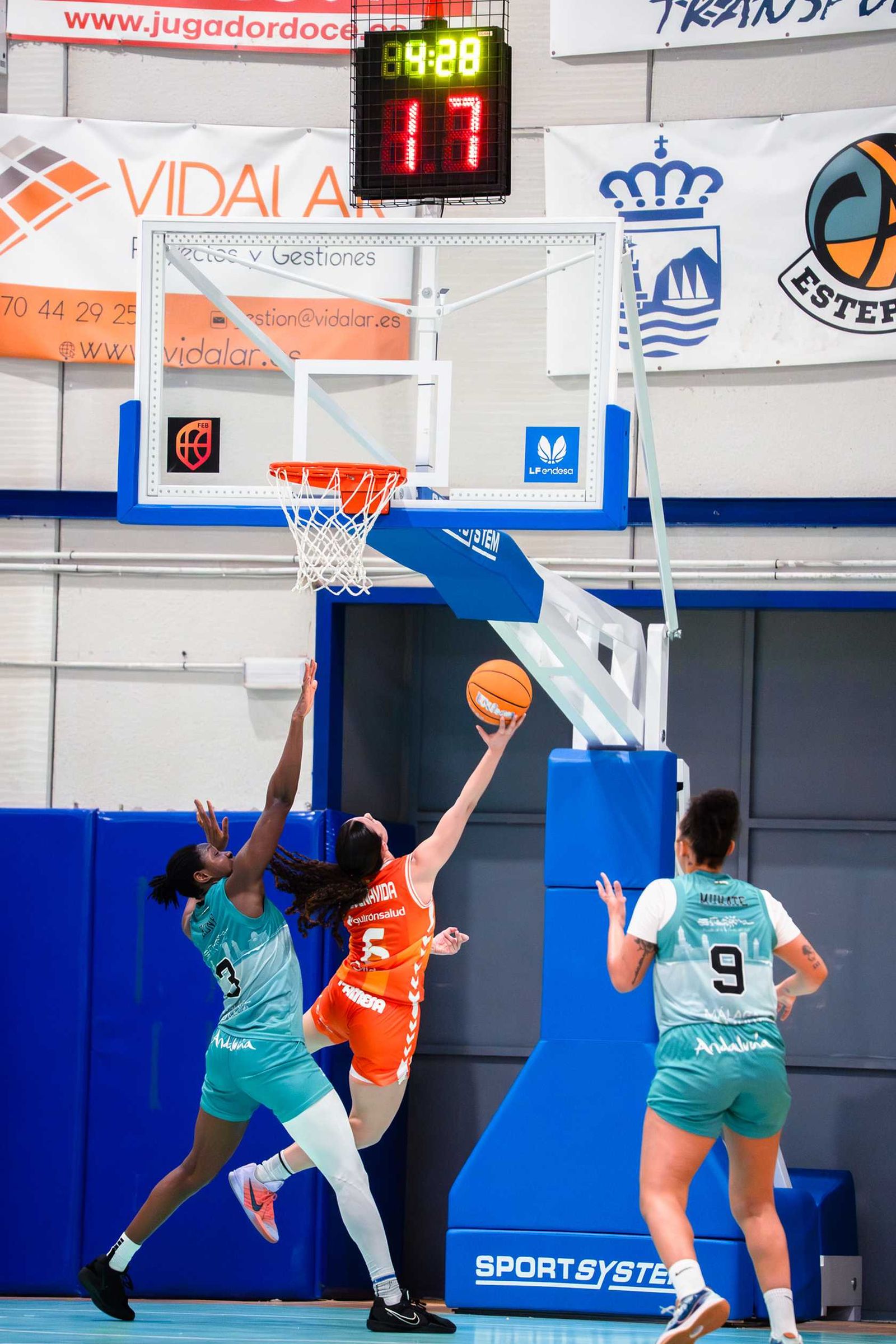 Apoteosis en Estepona; cae el campeón Valencia (67-66)