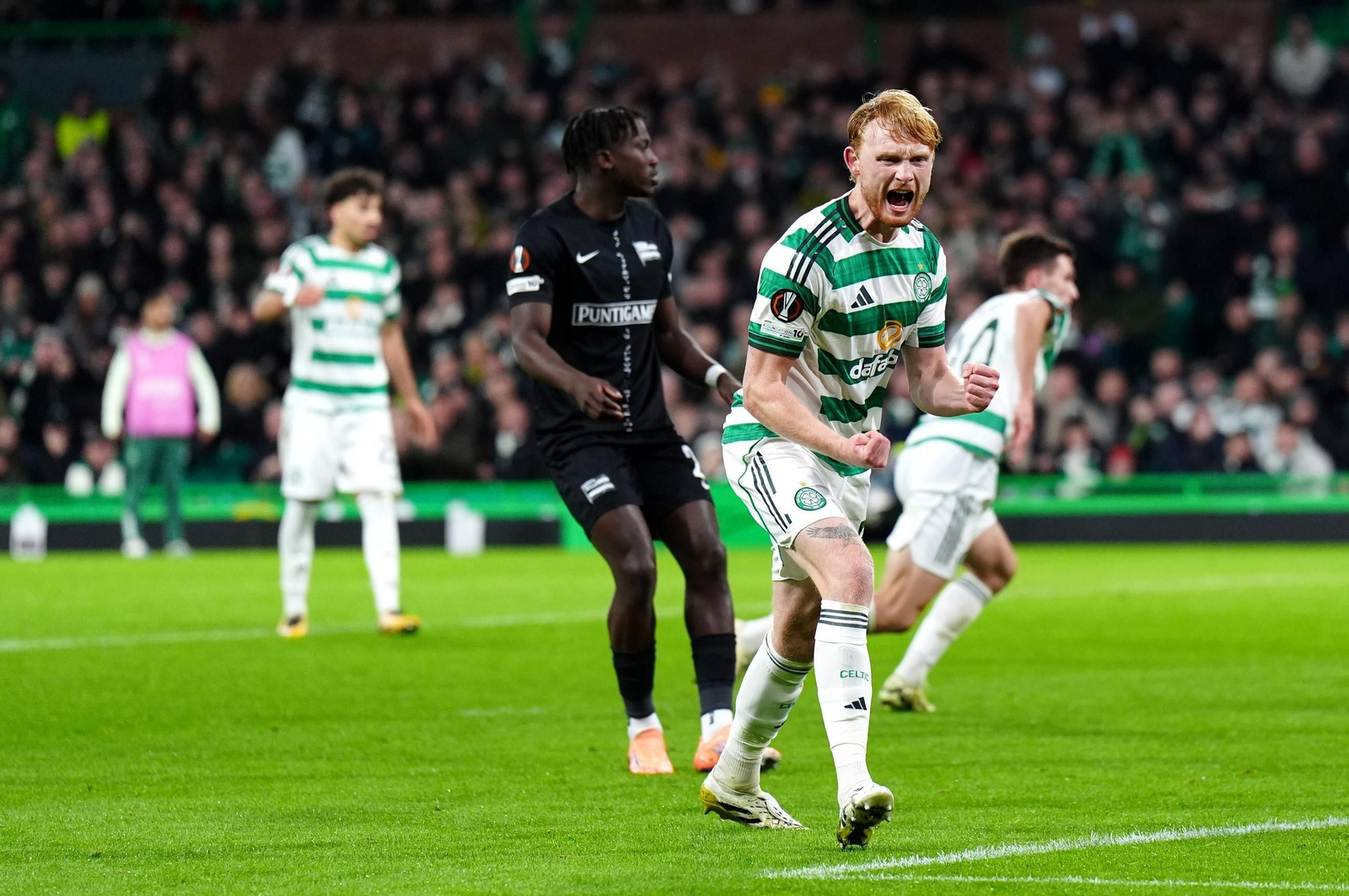 Celtic-Sturm Graz (1).jpg