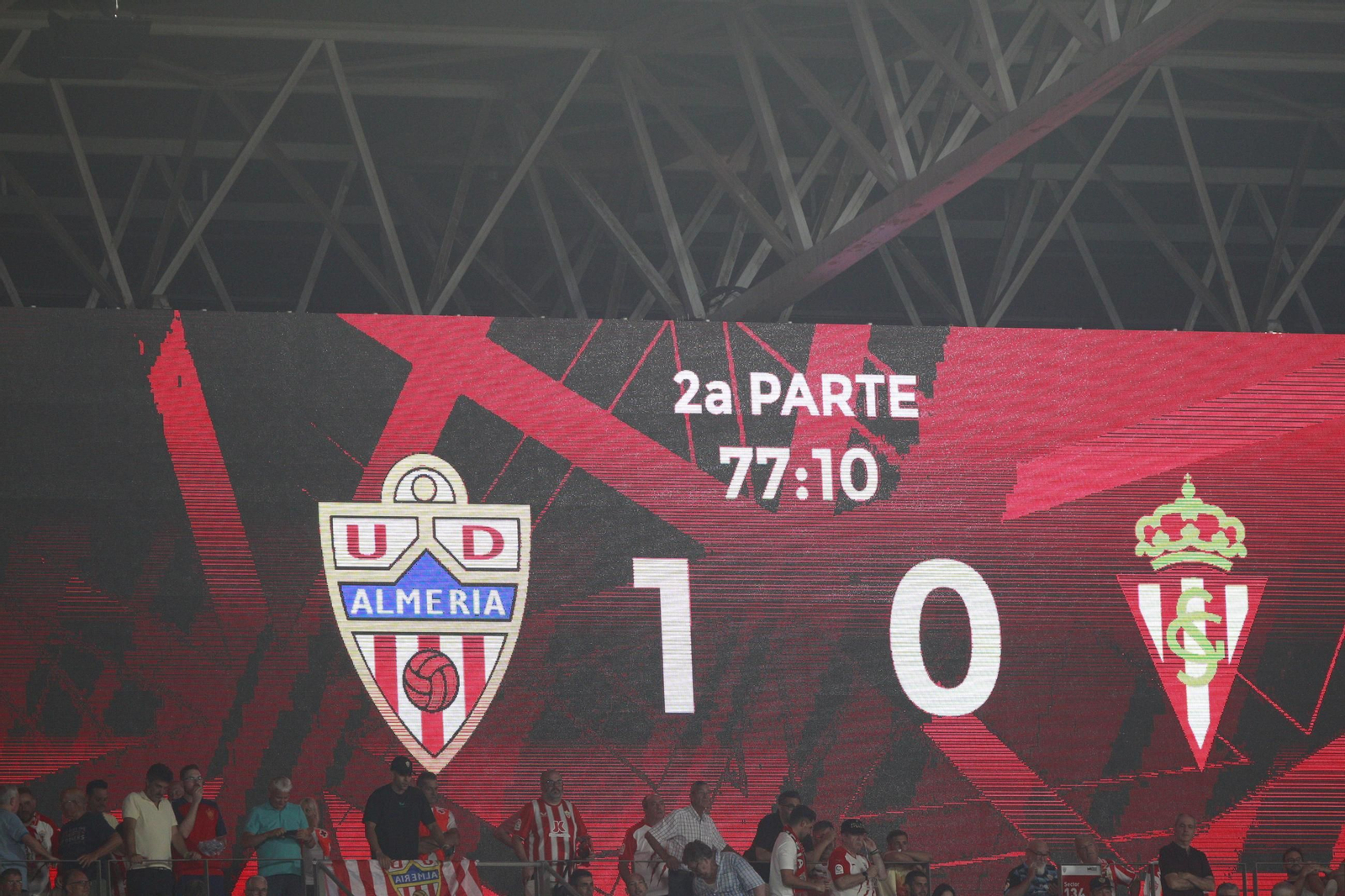 El partido U.D. Almería-Sporting de Gijón, en imágenes