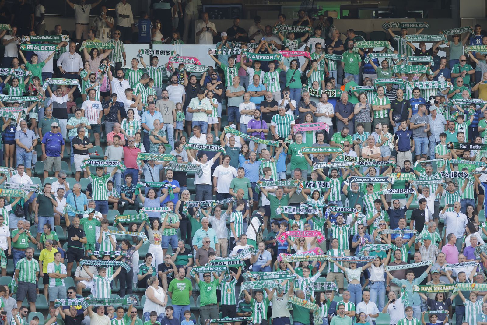 Búscate en la fotos del Betis-Sparta