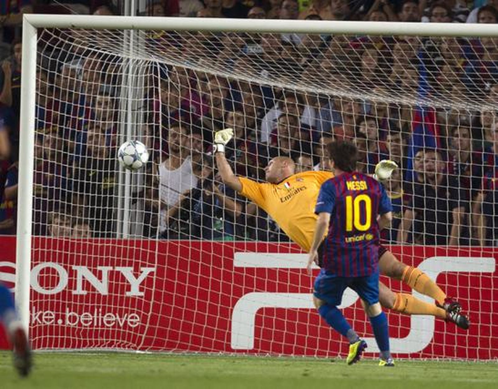 El Barcelona no consiguió pasar del empate ante un Milán muy a la italiana.

Foto: efe