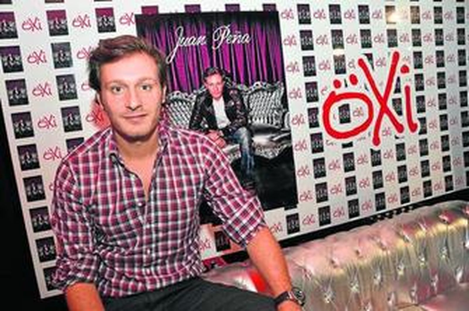 El artista jerezano Juan Peña, ayer, durante la presentación del espectáculo.