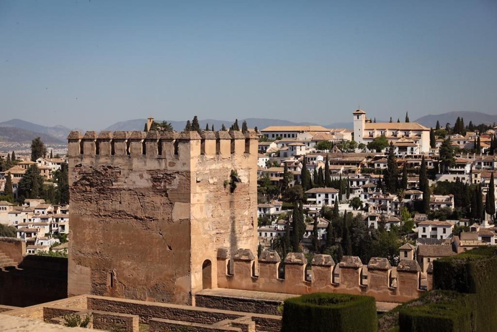 La Torre de las Gallinas de la Alhambra, afectada por los terremotos.