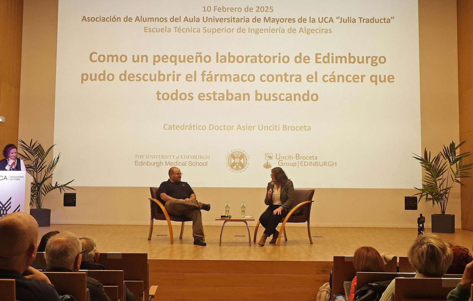 La clase magistral de Asier Unciti-Broceta en el Aula Universitaria de Mayores de la UCA, en imágenes