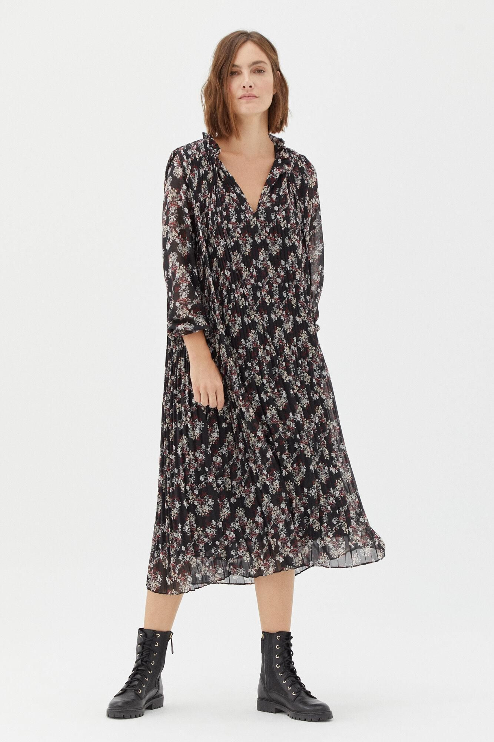 Vestido de flores de Cortefiel.