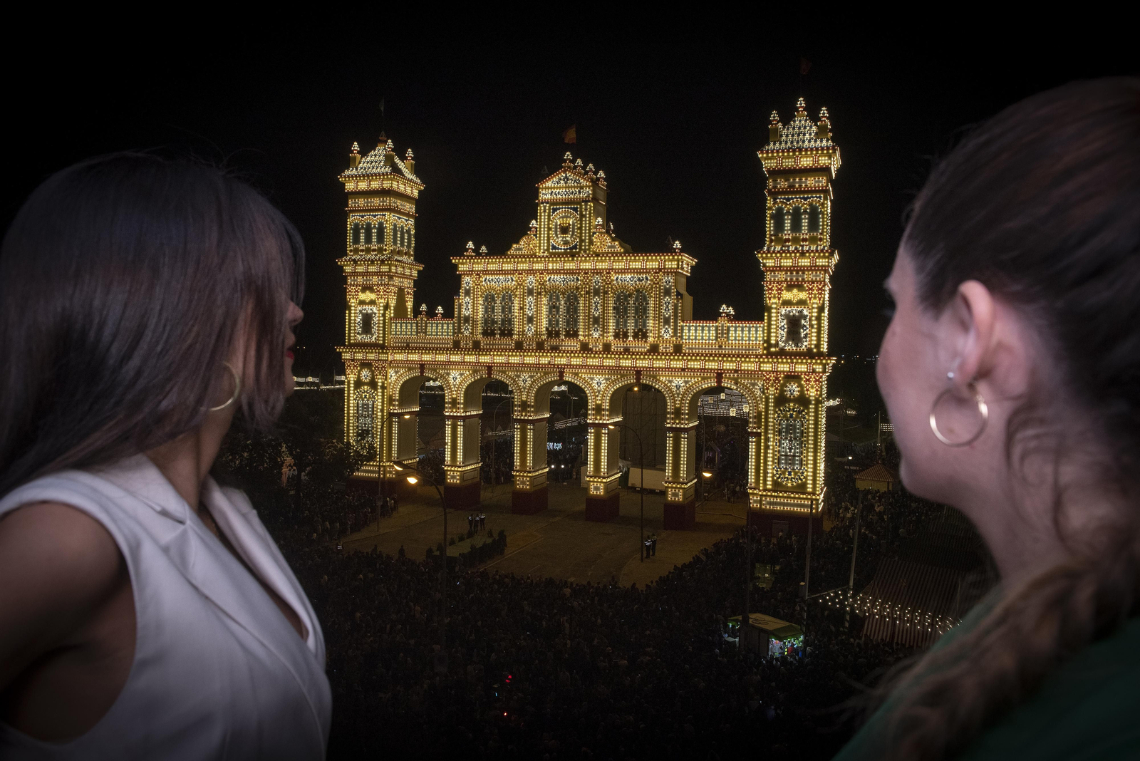 El encendido del Alumbrado de la Feria de Abril de Sevilla 2023, en imágenes