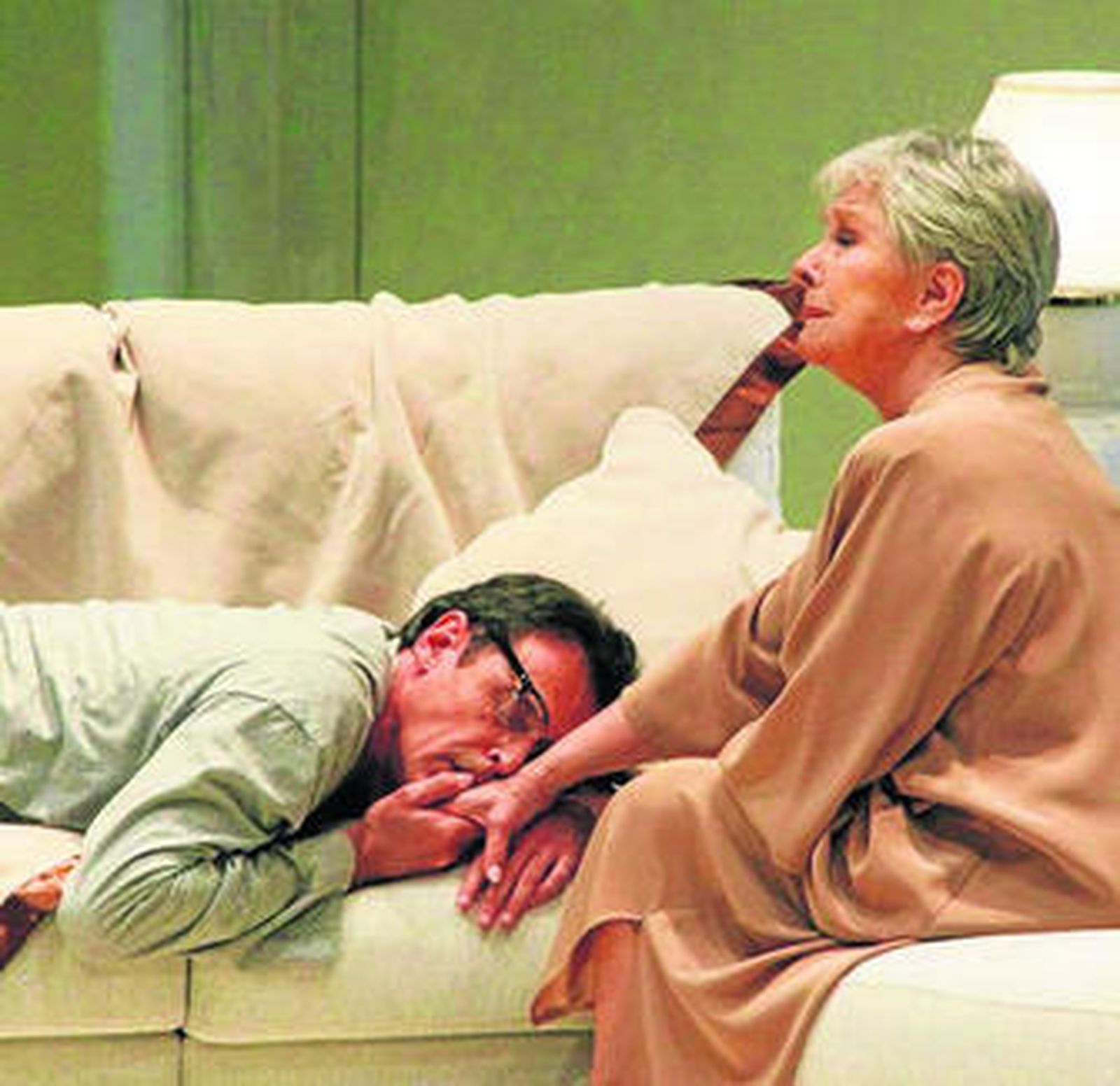 Lola Herrera y Daniel Freire en 'Querida Matilde'.