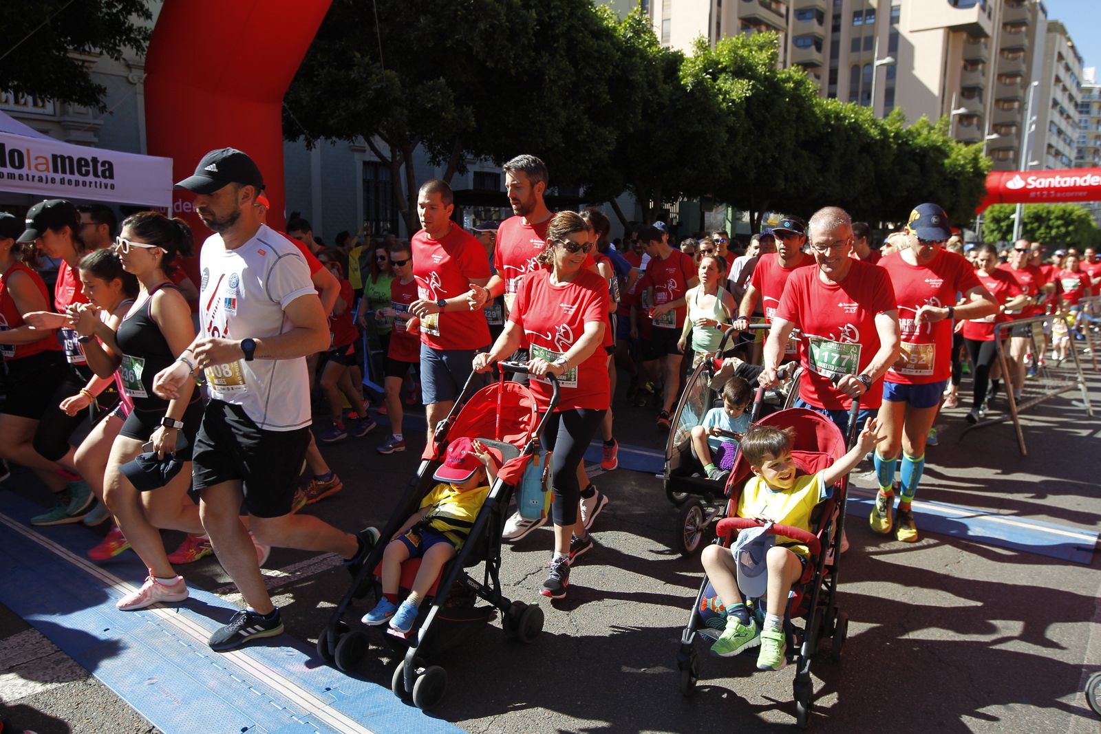 Fotogalería carrera atletismo popular enfermedades poco frecuentes. La Salle Almería