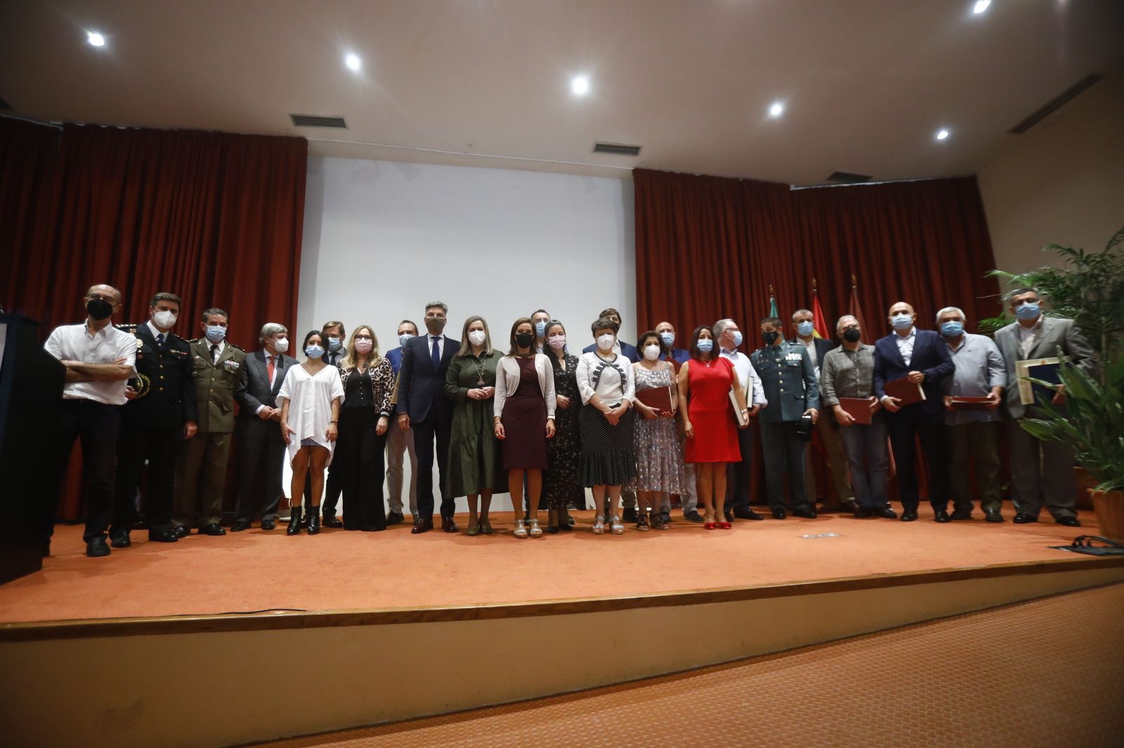 Autoridades y galardonados en el acto del Día de las Instituciones Penitenciarias.