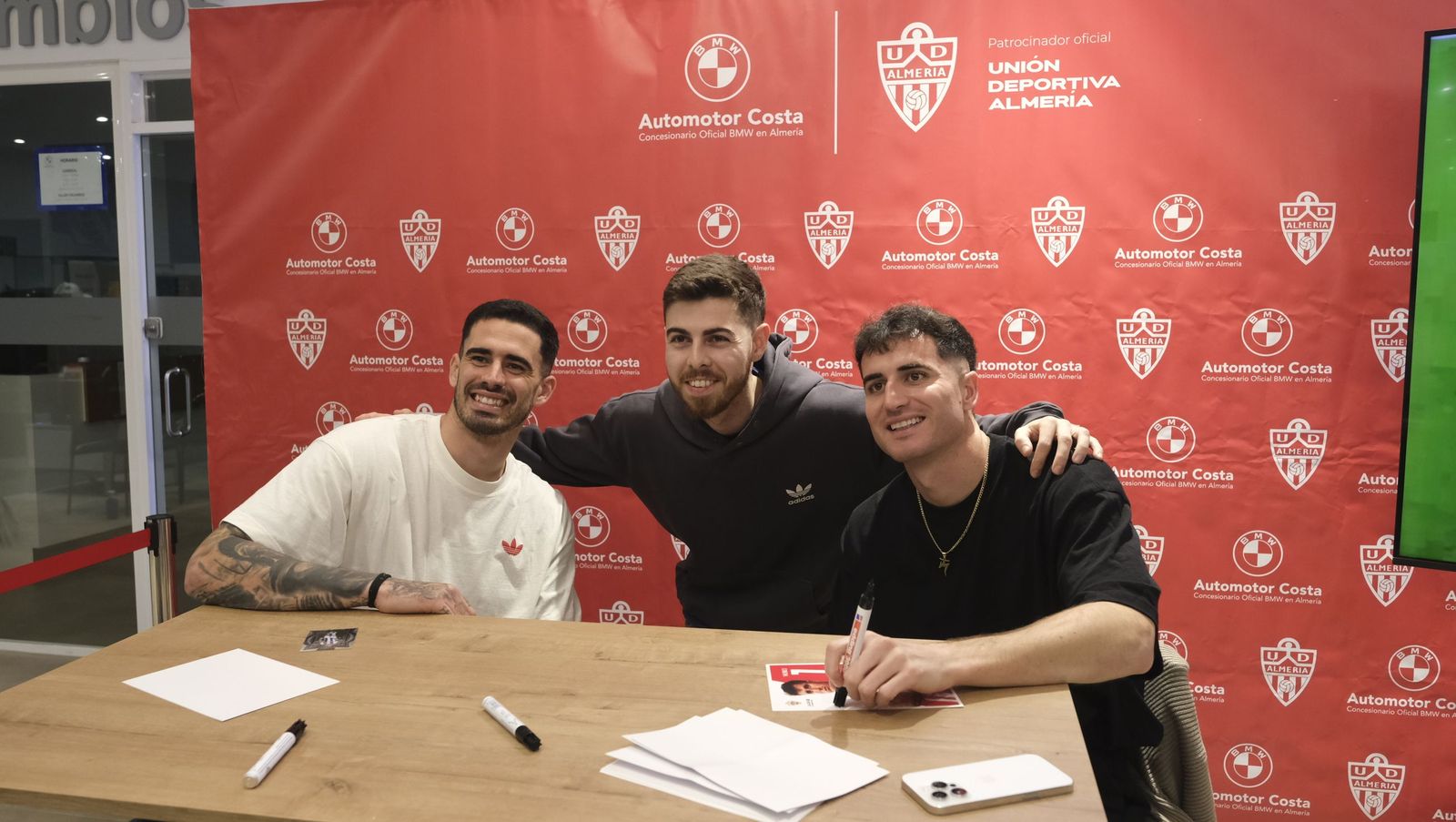 La firma de autógrafos de Jon Morcillo y Miguel de la Fuente en Automotor Costa BMW