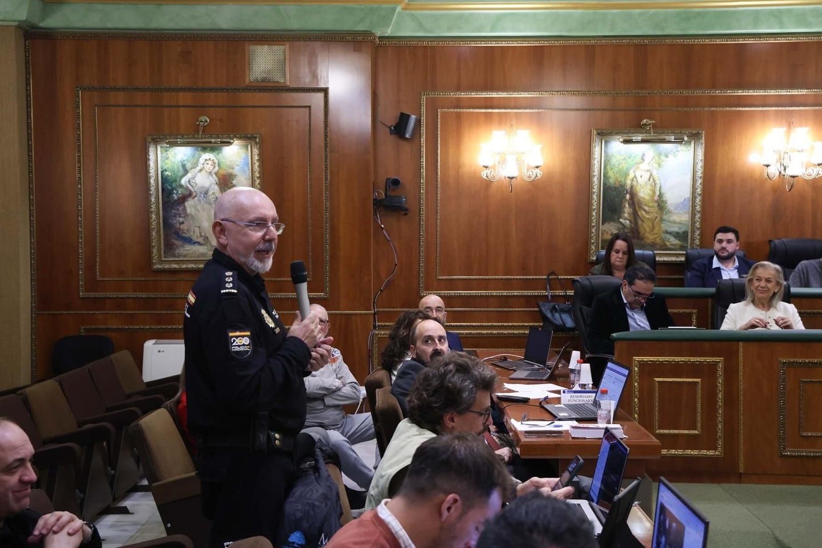 Despedida del comisario Rando en el pleno municipal de Marbella