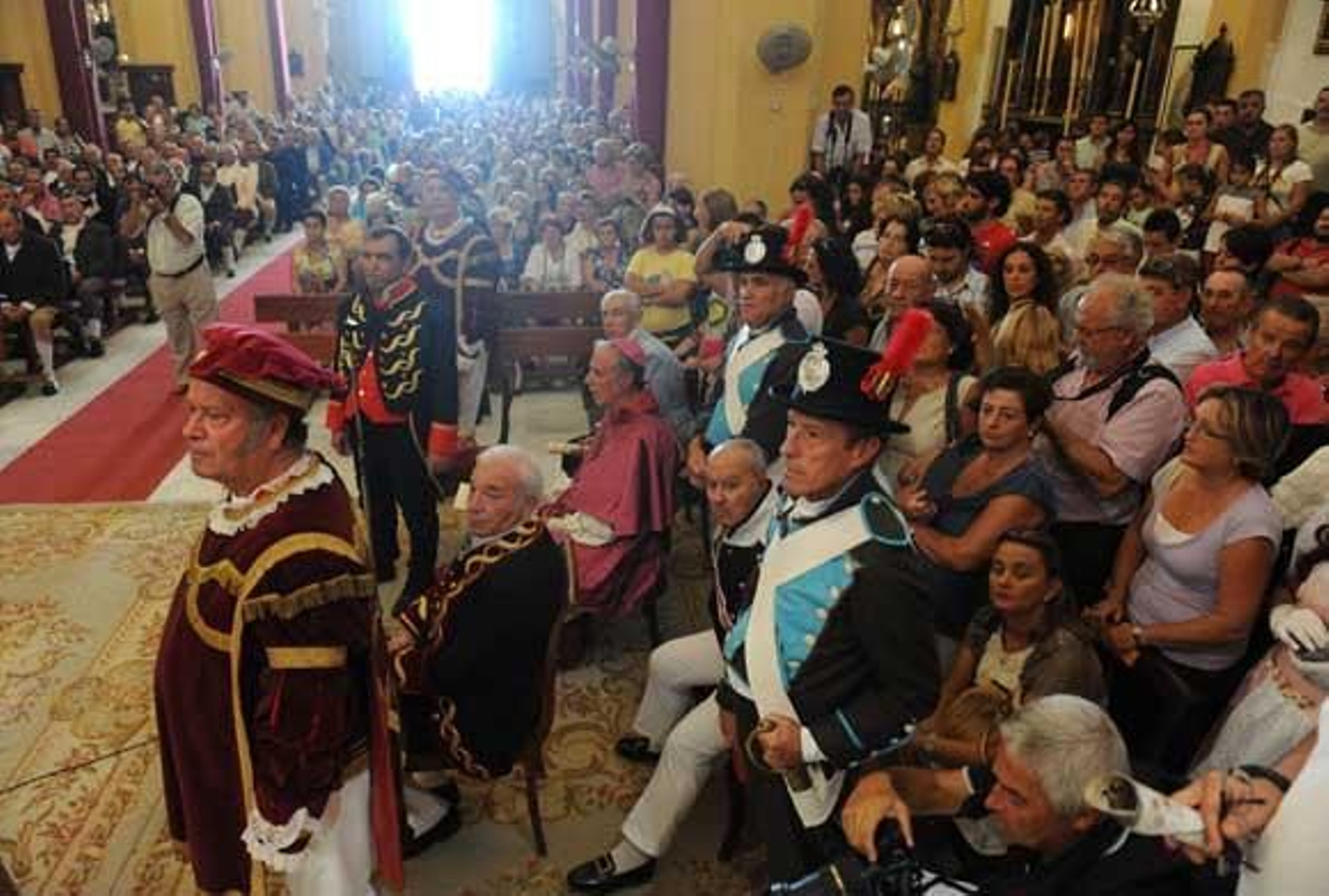 42 actores recrean el cuadro 'Juaramento de Las Cortes Generales y Extraordinarias de 1810' de José Casado del Alisal

Foto: Elias Pimentel