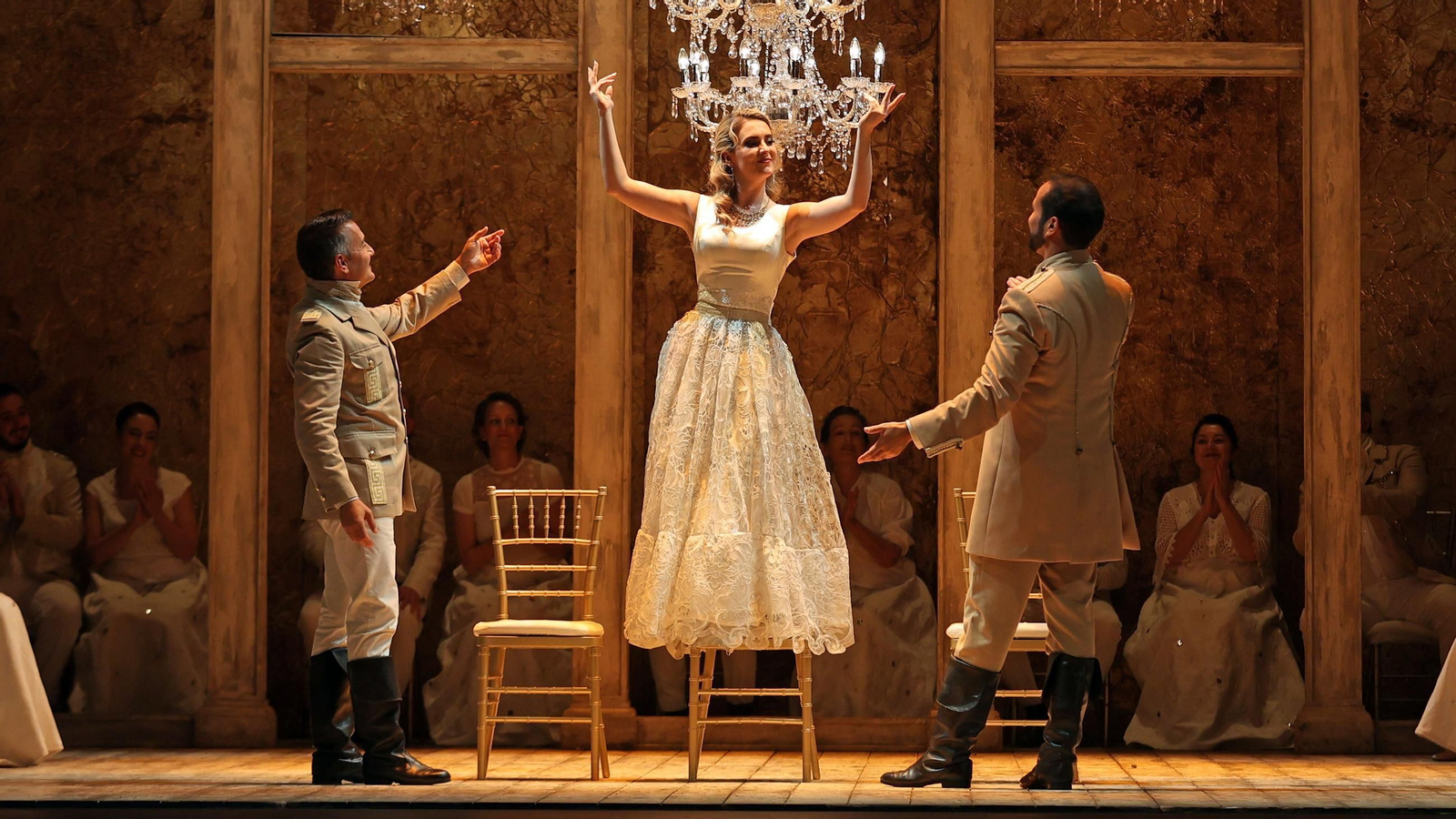 Imágenes de la ópera 'Don Gil de Alcalá' en el Teatro Villamarta de Jerez