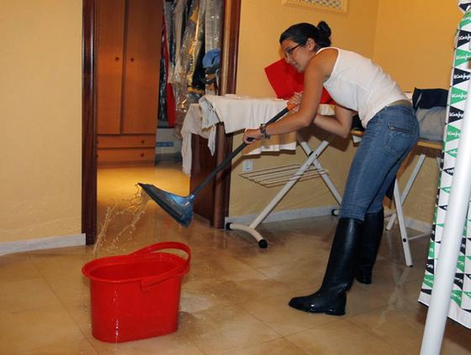 La lluvia sorprende a los sevillanos en la provincia.

Foto: Antonio Pizarro