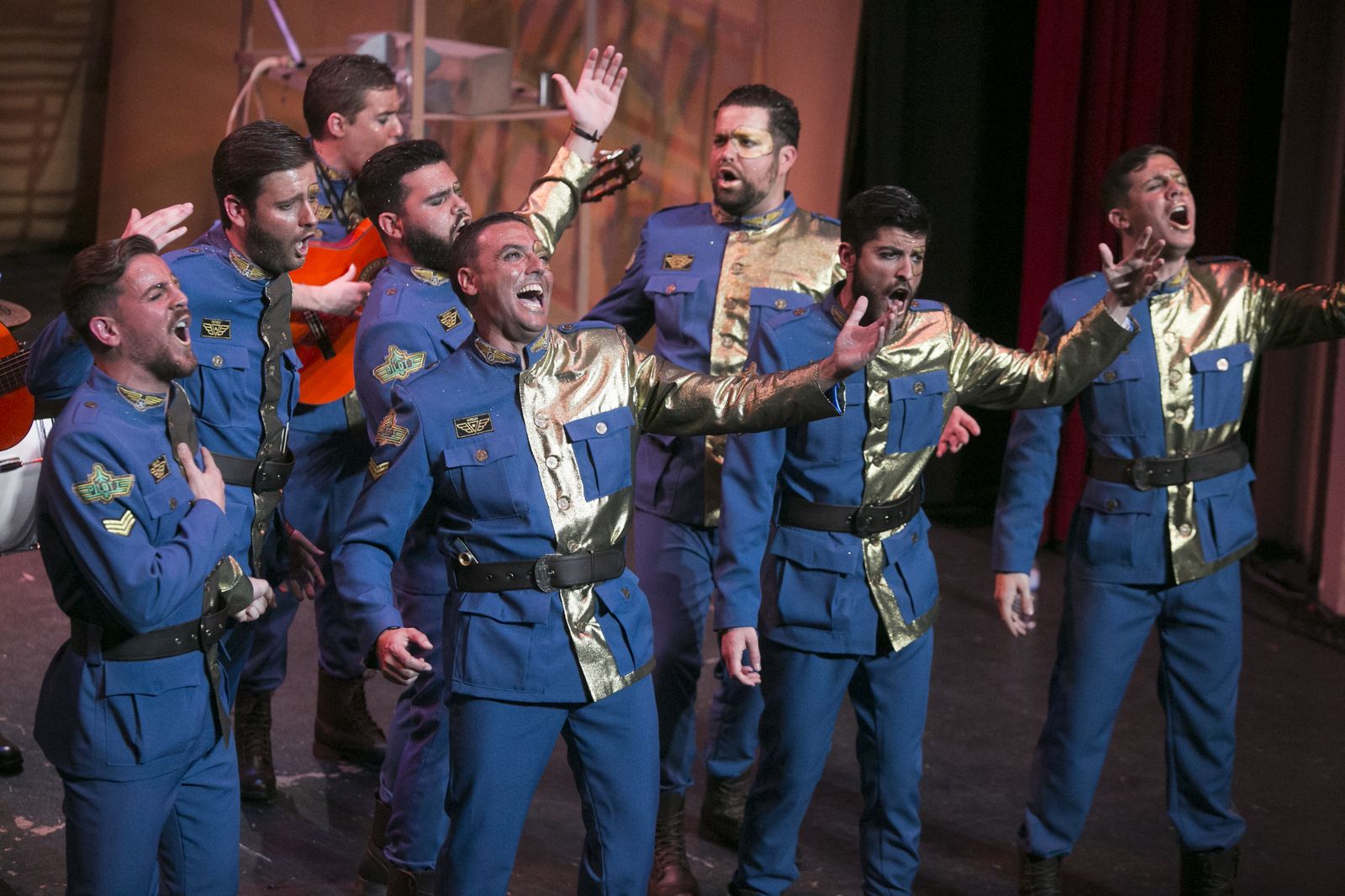 Comparsa 'El escuadrón del segundo mes', de Carmona (Sevilla)