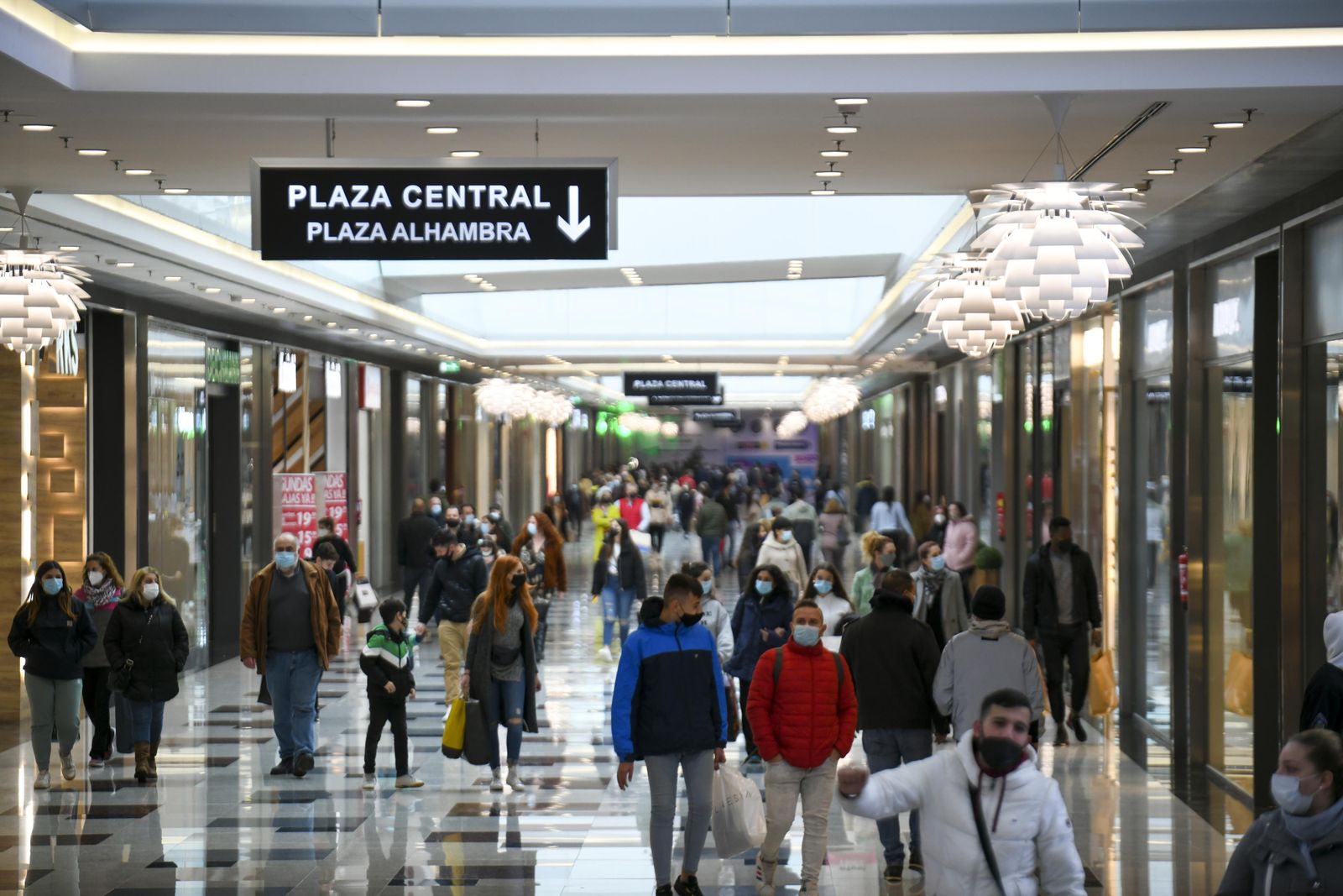 Fotos: las rebajas en el Nevada Shopping de Granada