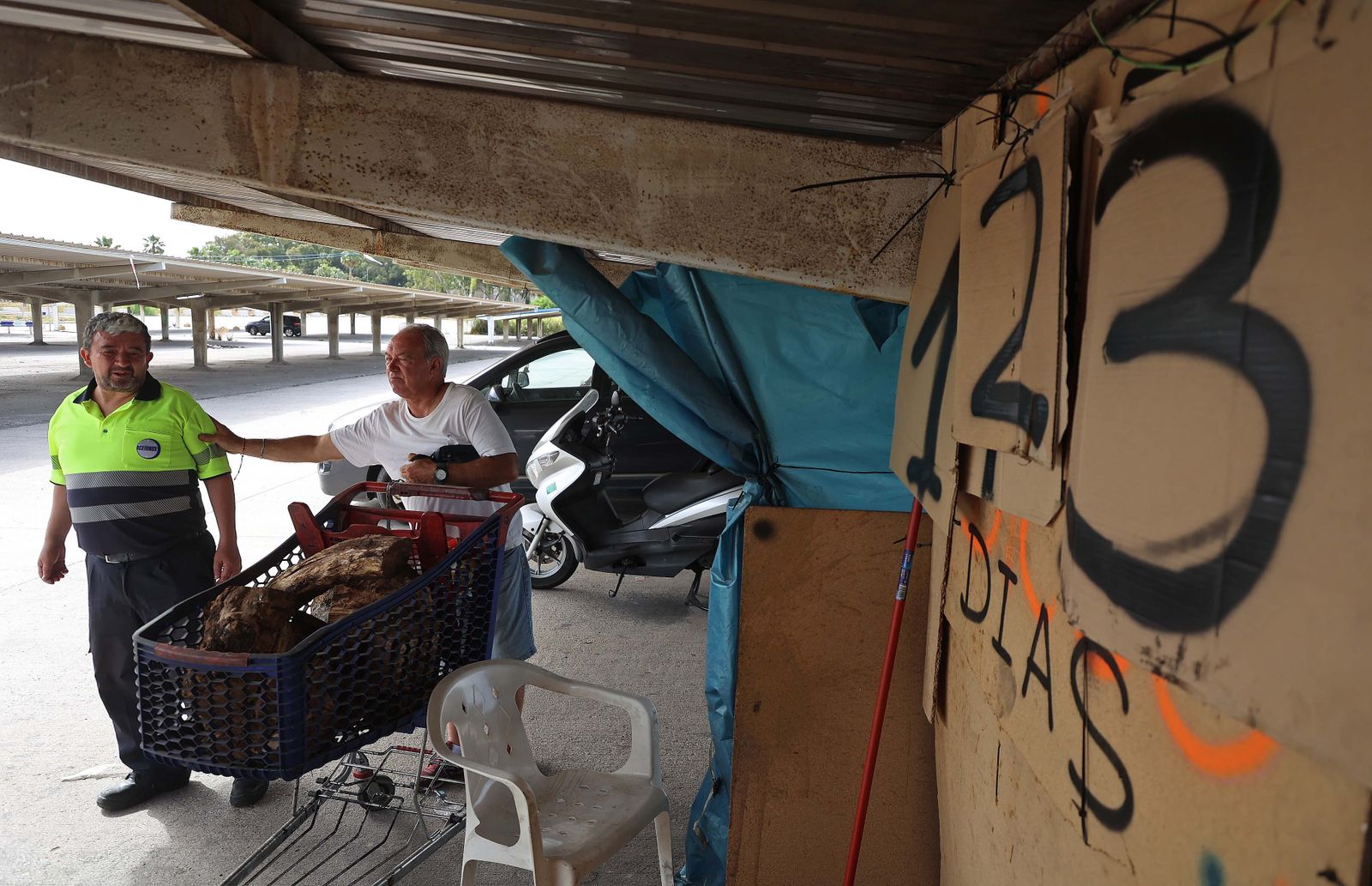 Imágenes de la asamblea de los huelguistas de Acerinox