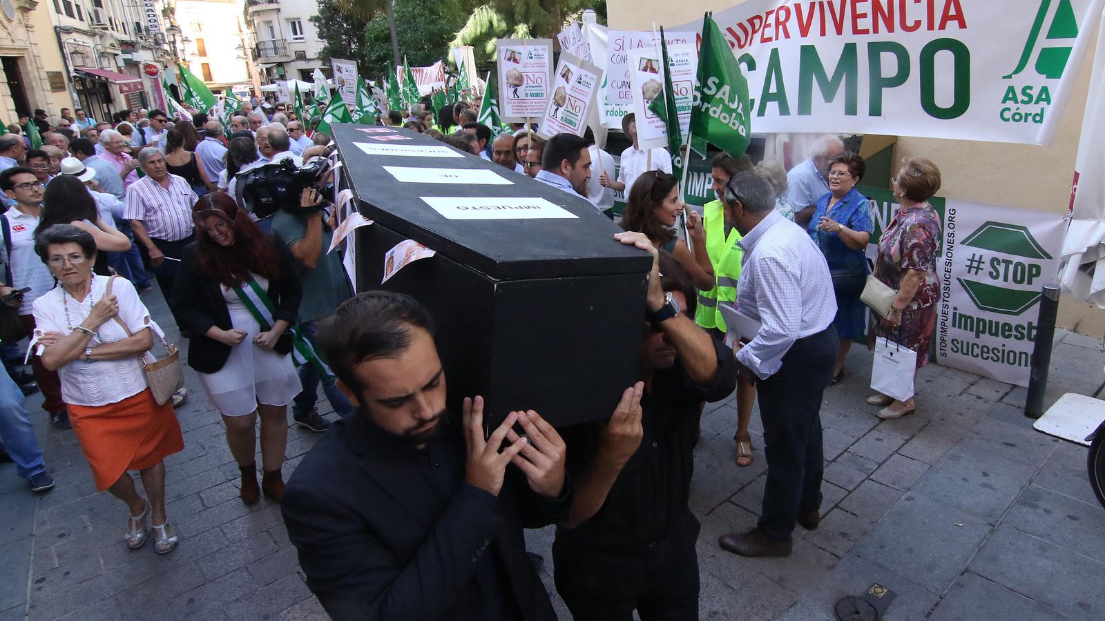 Concentración frente a la Delegación de la Junta.