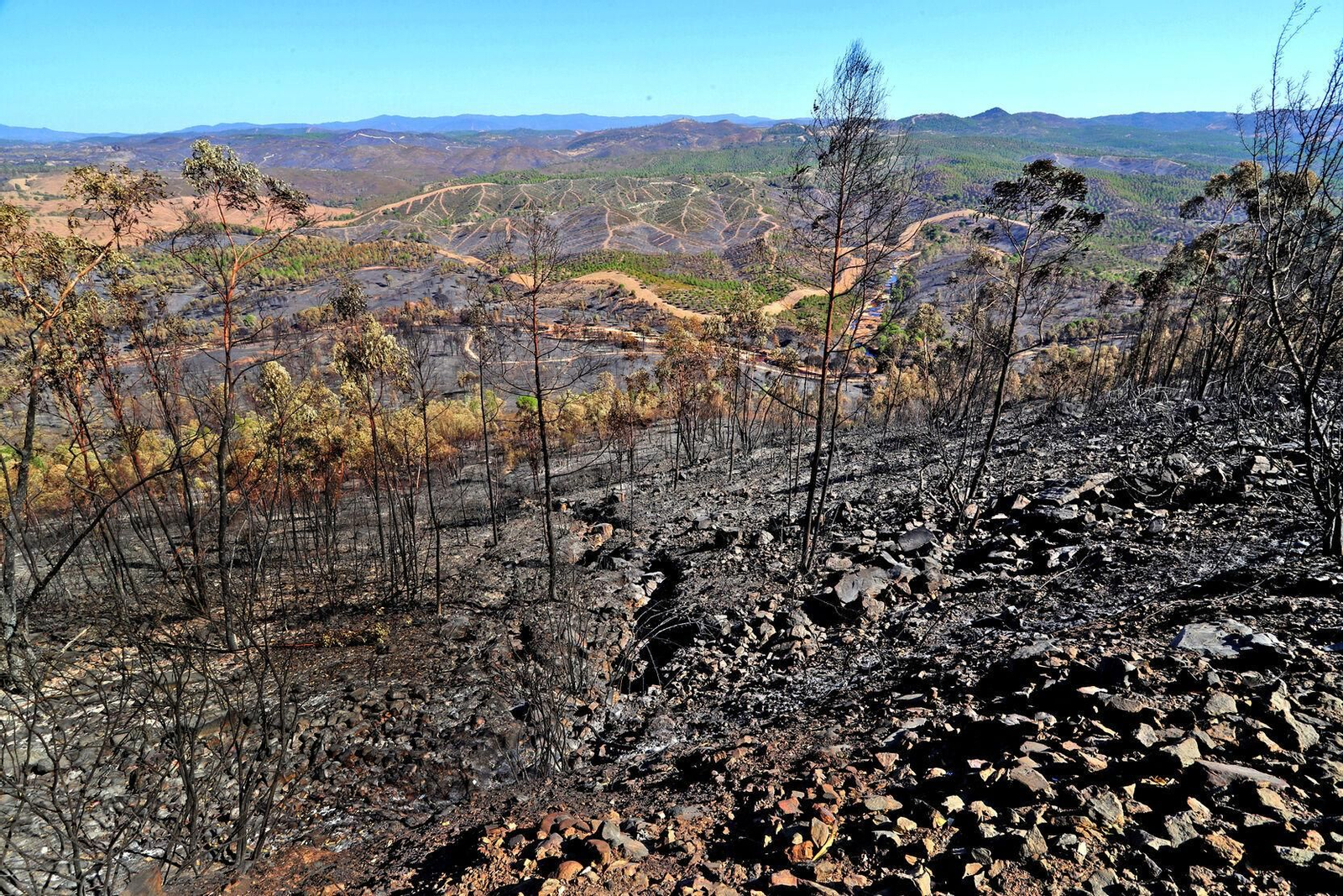 La BIIF descarta que el origen del incendio de Almonaster esté en obras en Cueva de la Mor