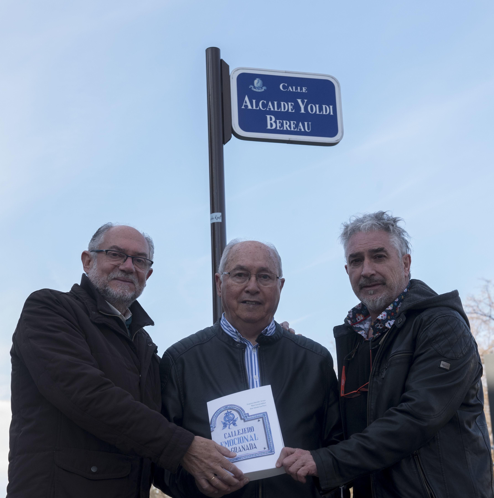 Francisco González, Juan Antonio Lao y Mikel Astraín son los tres expertos que han colaborado en la investigación conjunta del 'Callejero emocional de Granada publicado por la Editorial Comares.