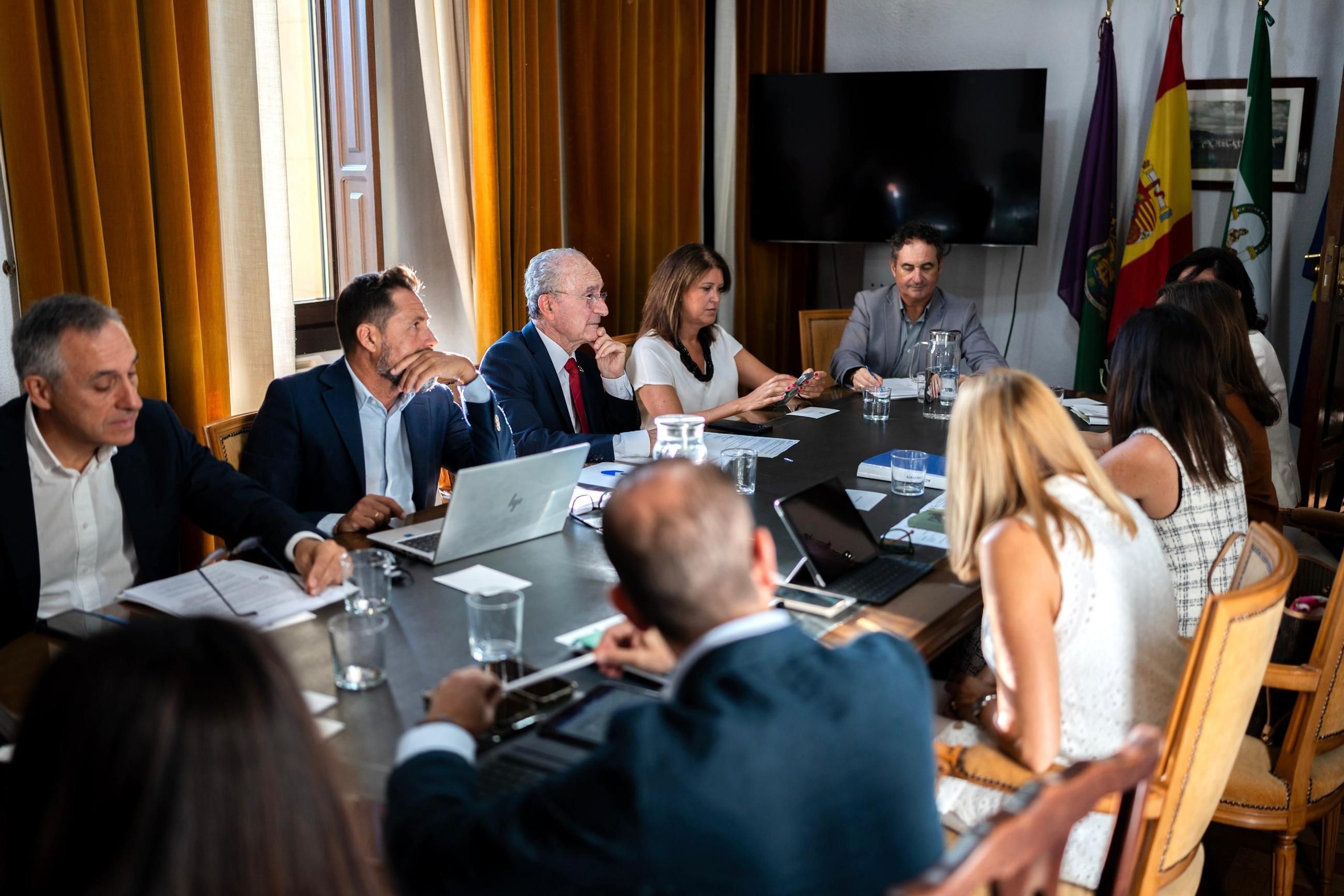 La Junta y el Ayuntamiento de Málaga piden al Gobierno que costee el realojo de Asperones