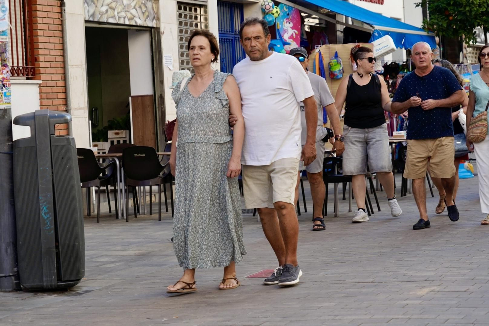 La Calle Ancha de Punta Umbría, una tarde de verano con el sol cayendo