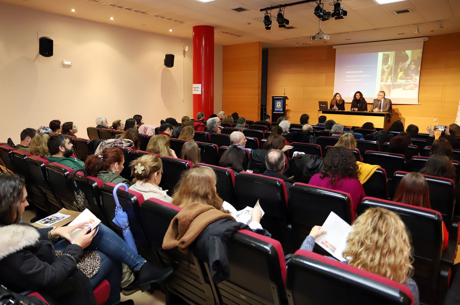 Presentación de las convocatorias de ayudas de la Obra Social La Caixa en La Gota de Leche.