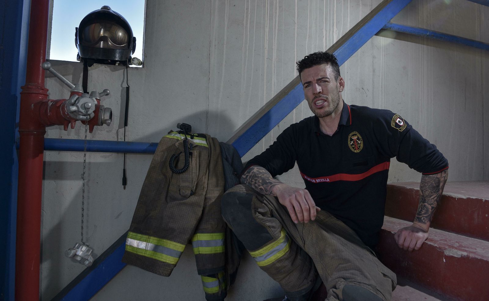 Miguel Roldán, bombero malagueño imputado en Italia por salvar inmigrantes en el parque del Polígono Sur de Sevilla.