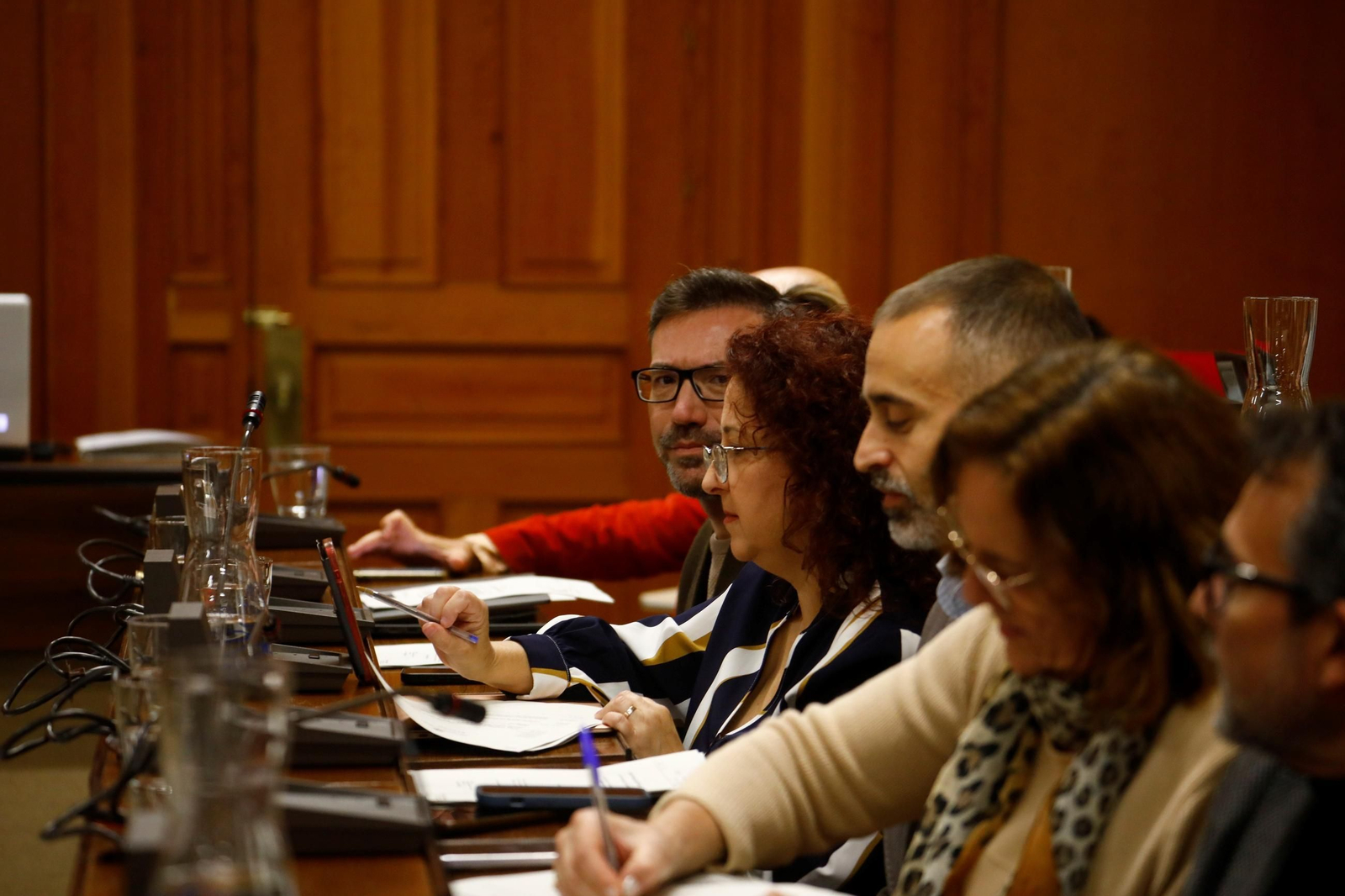 Las imágenes del Pleno suspendido por las protestas de los vecinos de Villarrubia Las imágenes del Pleno suspendido por las protestas de los vecinos de Villarrubia