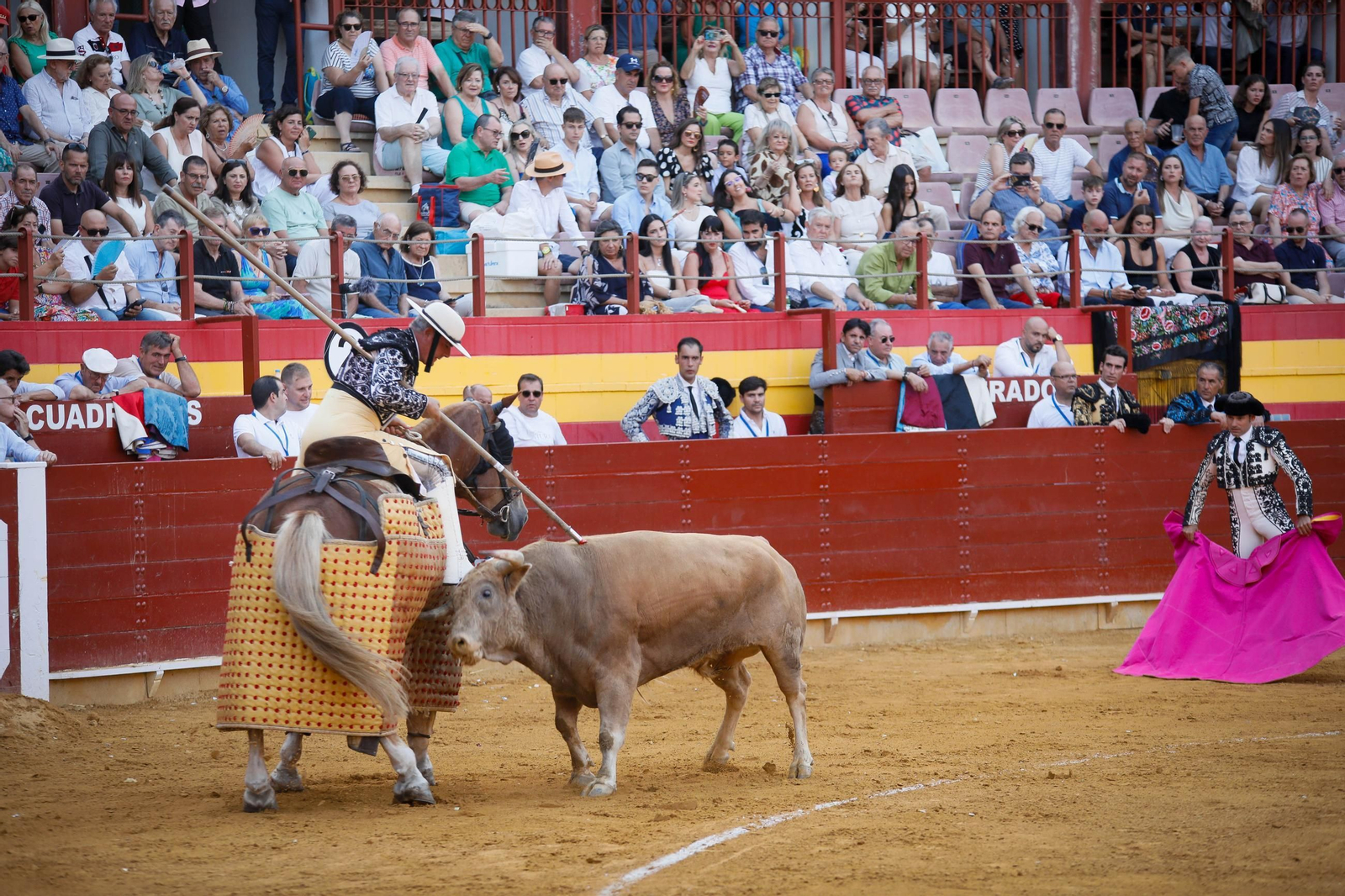 Imágenes de la corrida de toros en Roquetas de Mar